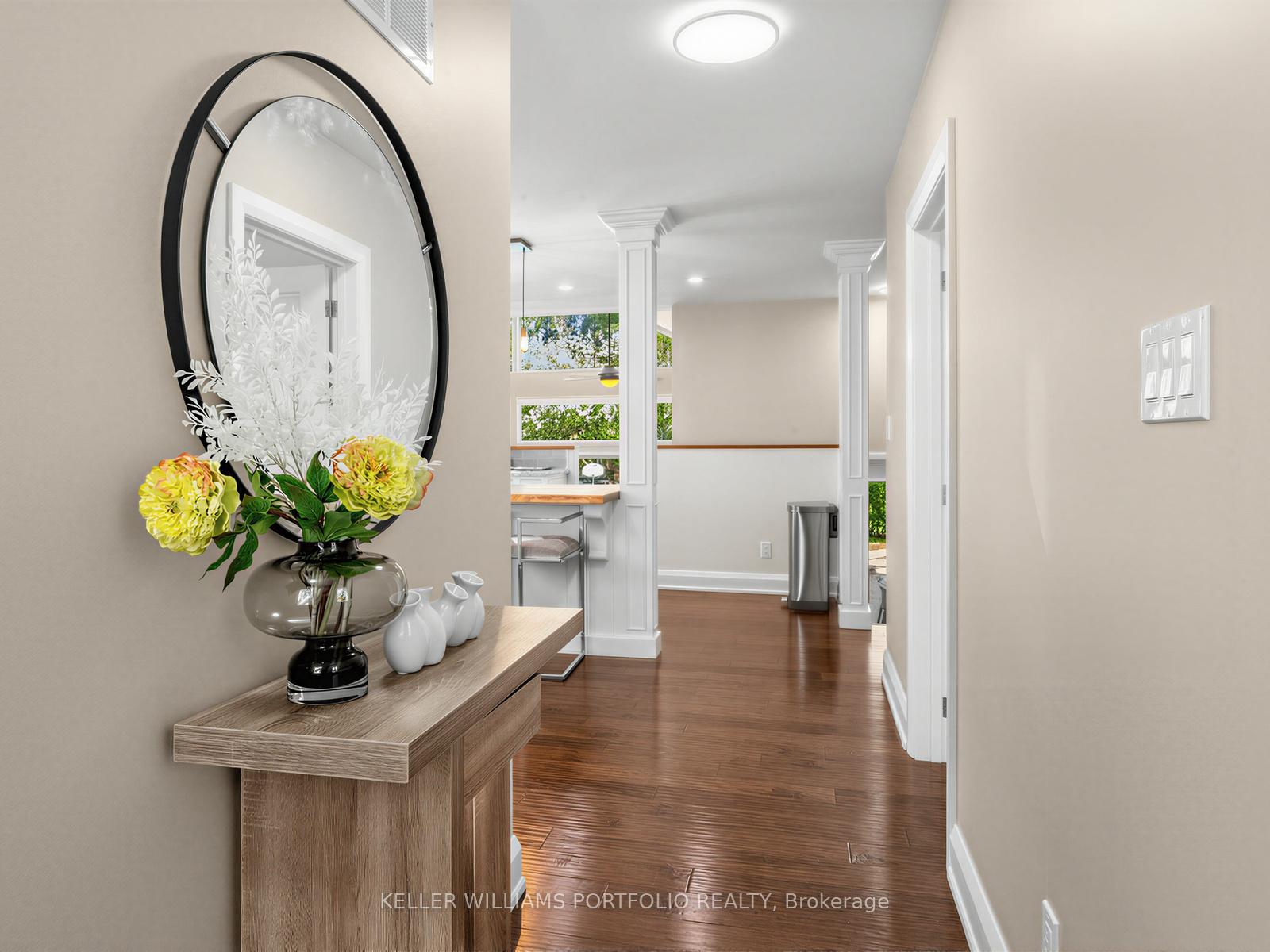 81 Lynnhaven Road N, Toronto C04 — photo 3 of 5