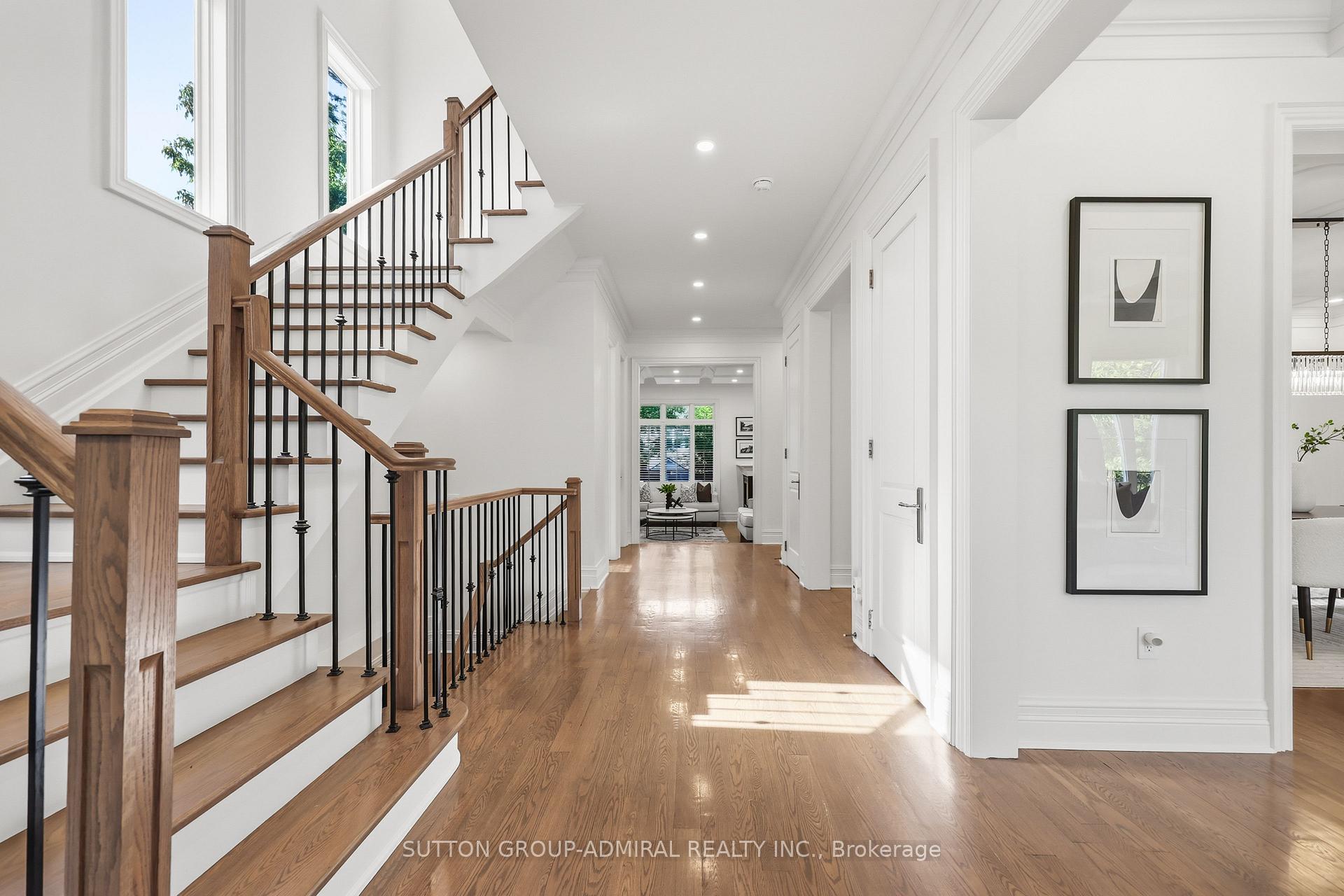 568 Fairlawn Avenue, Toronto C04 — photo 3 of 5