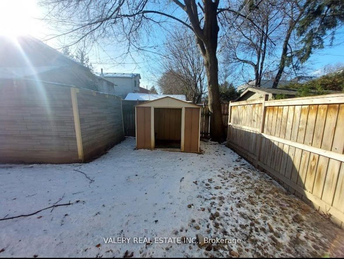 130 Glengarry Avenue, Toronto C04 — photo 2 of 5
