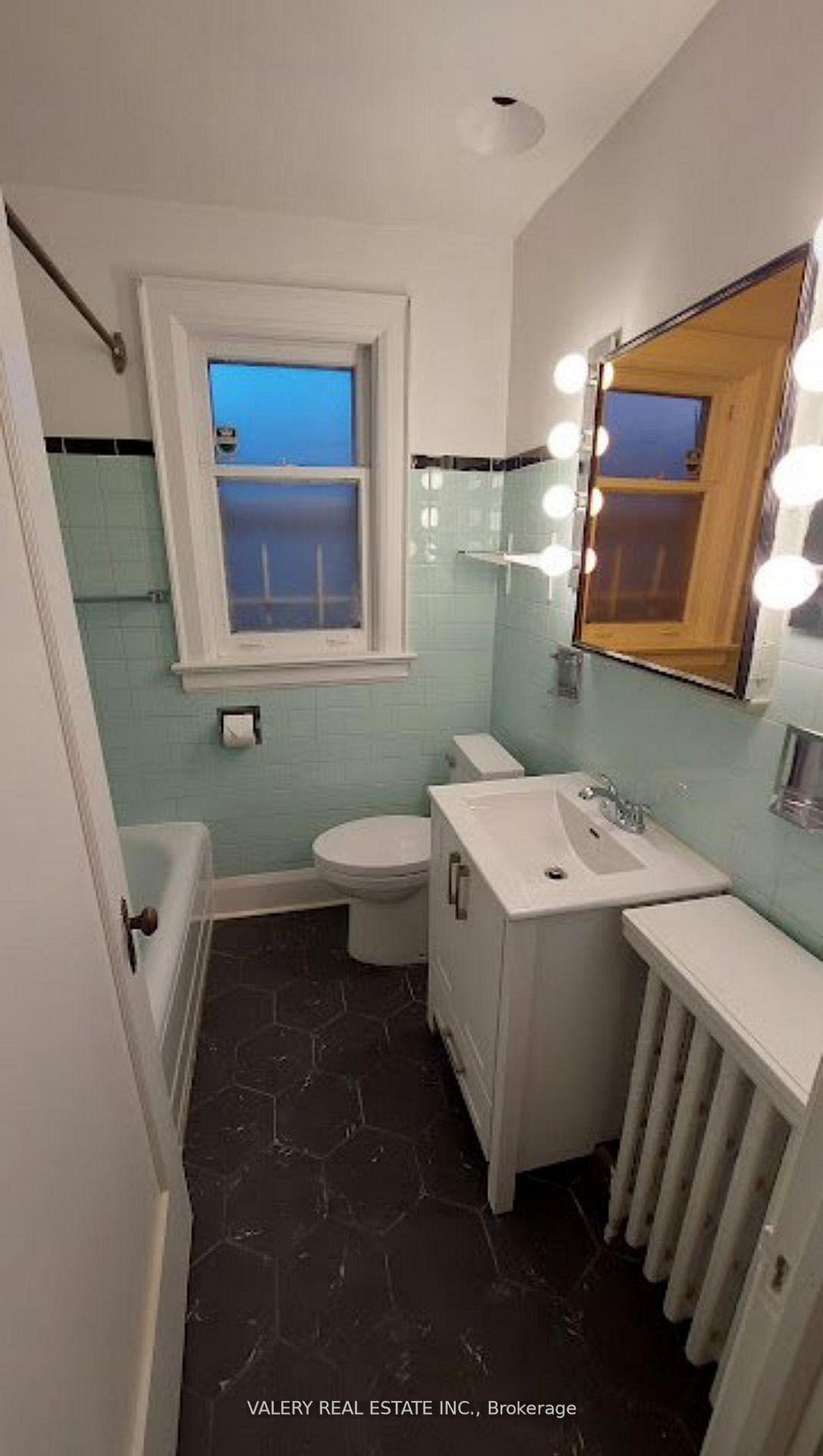 130 Glengarry Avenue, Toronto C04 — photo 5 of 5