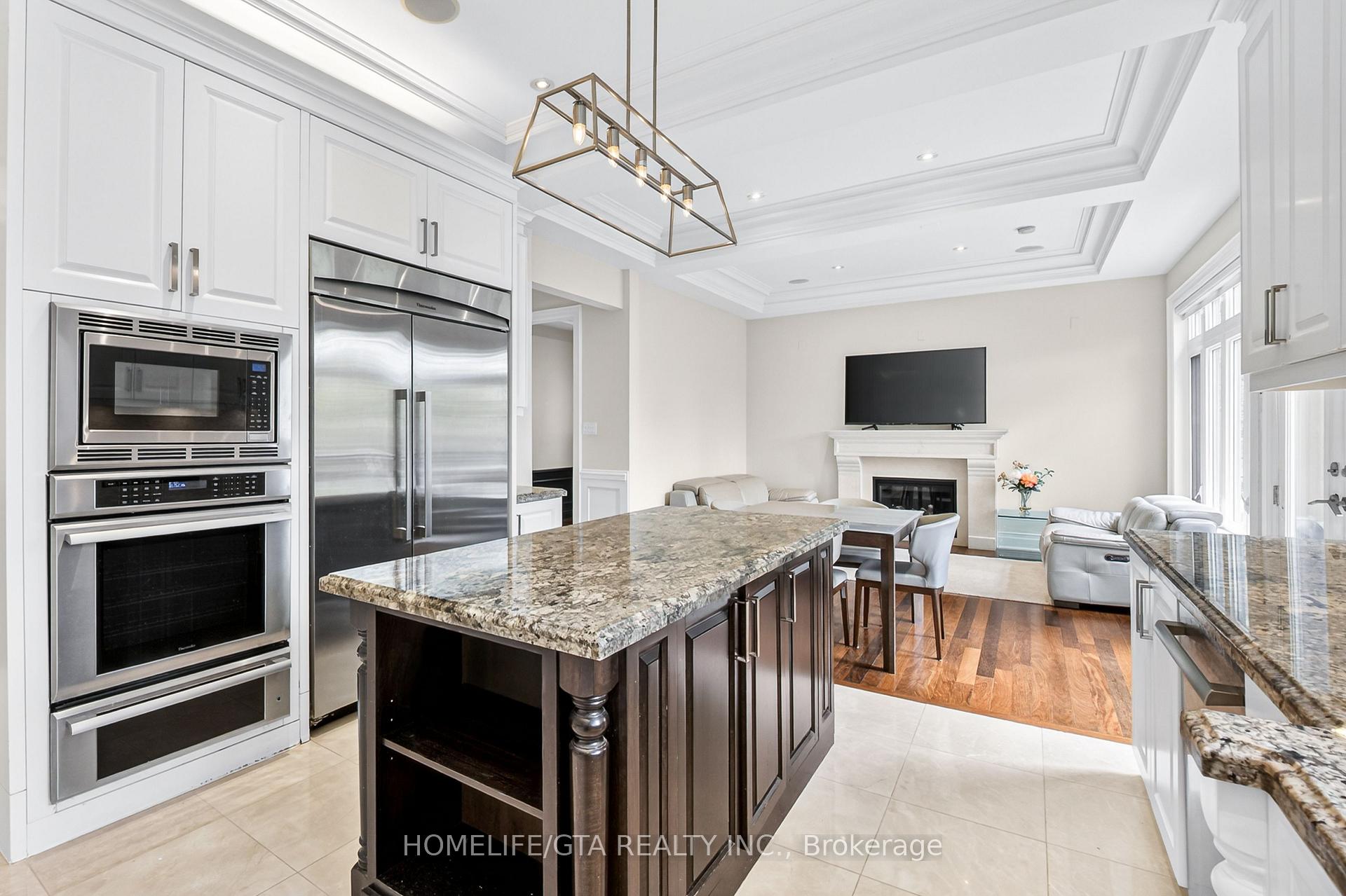 674 Bedford Park Avenue, Toronto C04 — photo 4 of 5