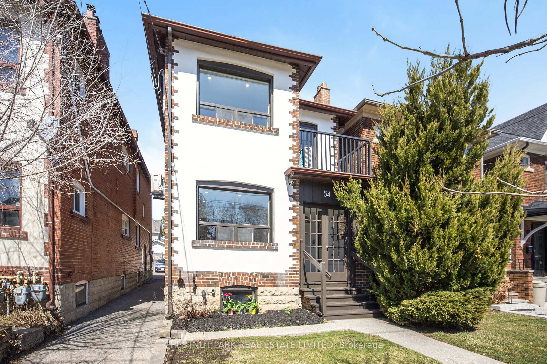 54 Mcnairn Avenue Upper, Toronto C04 — photo 3 of 5