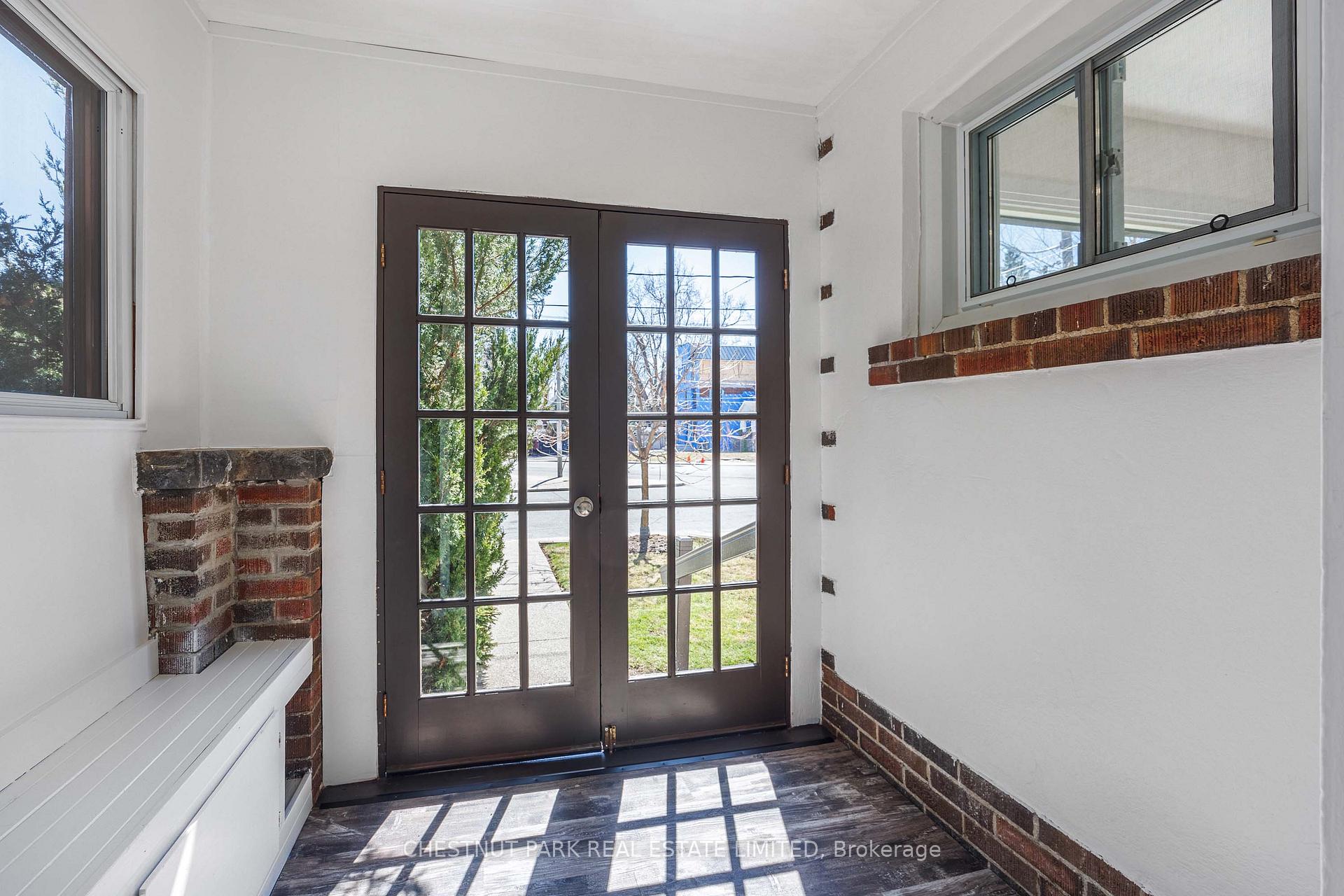 54 Mcnairn Avenue Upper, Toronto C04 — photo 4 of 5