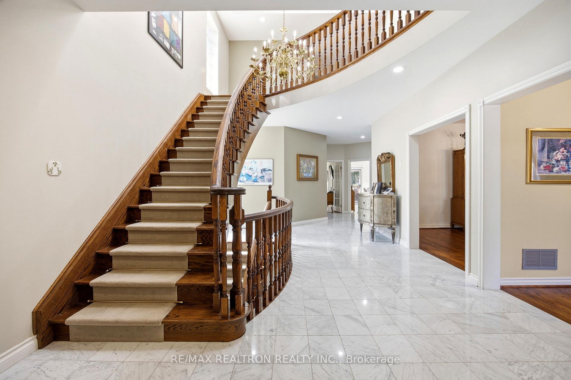 623 Coldstream Avenue, Toronto C04 — photo 2 of 5