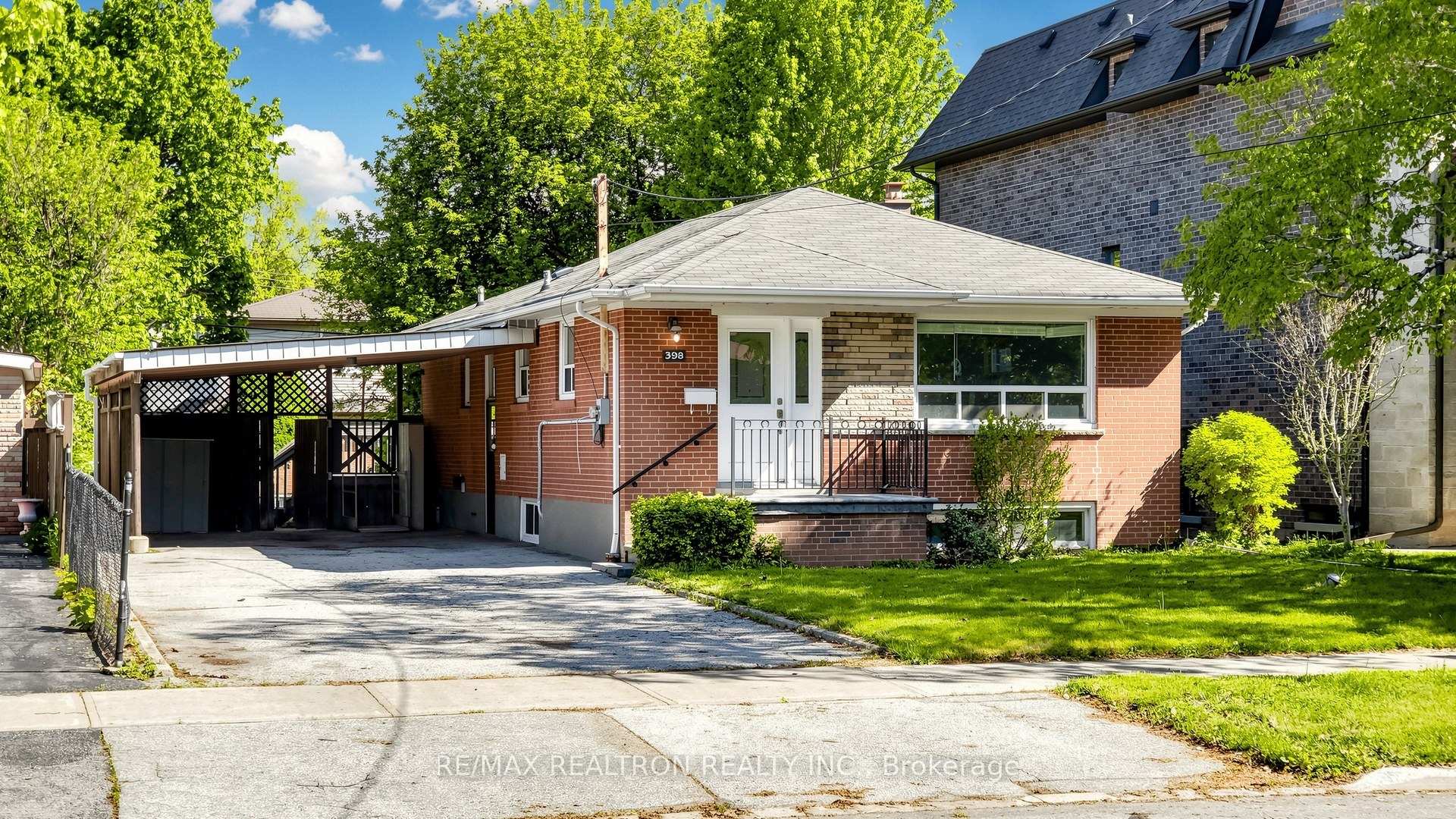 398 Connaught Avenue, Toronto C07 — photo 2 of 5
