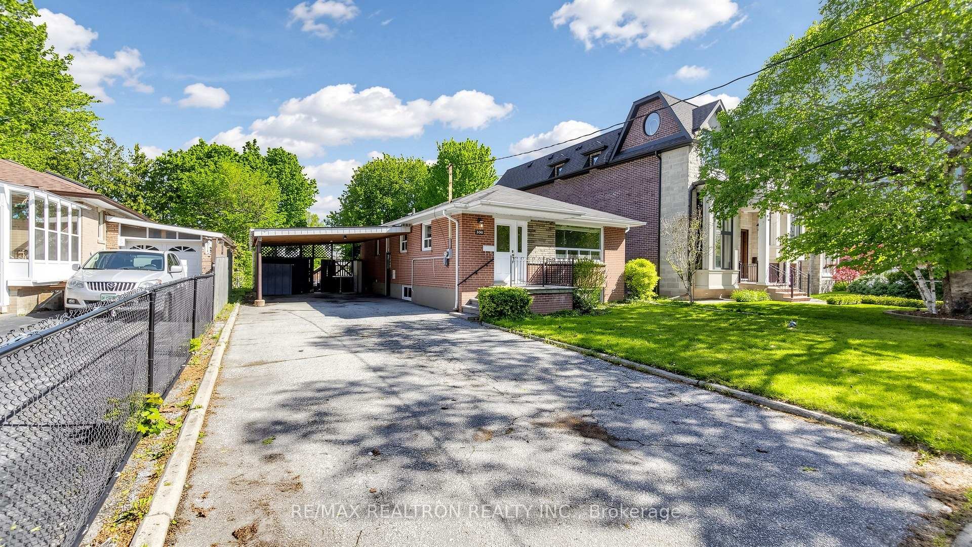 398 Connaught Avenue, Toronto C07 — photo 3 of 5