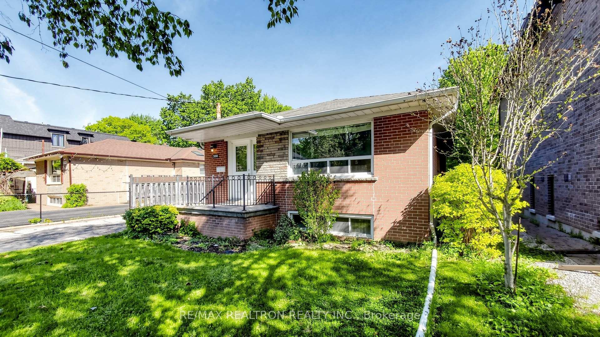 398 Connaught Avenue, Toronto C07 — photo 4 of 5