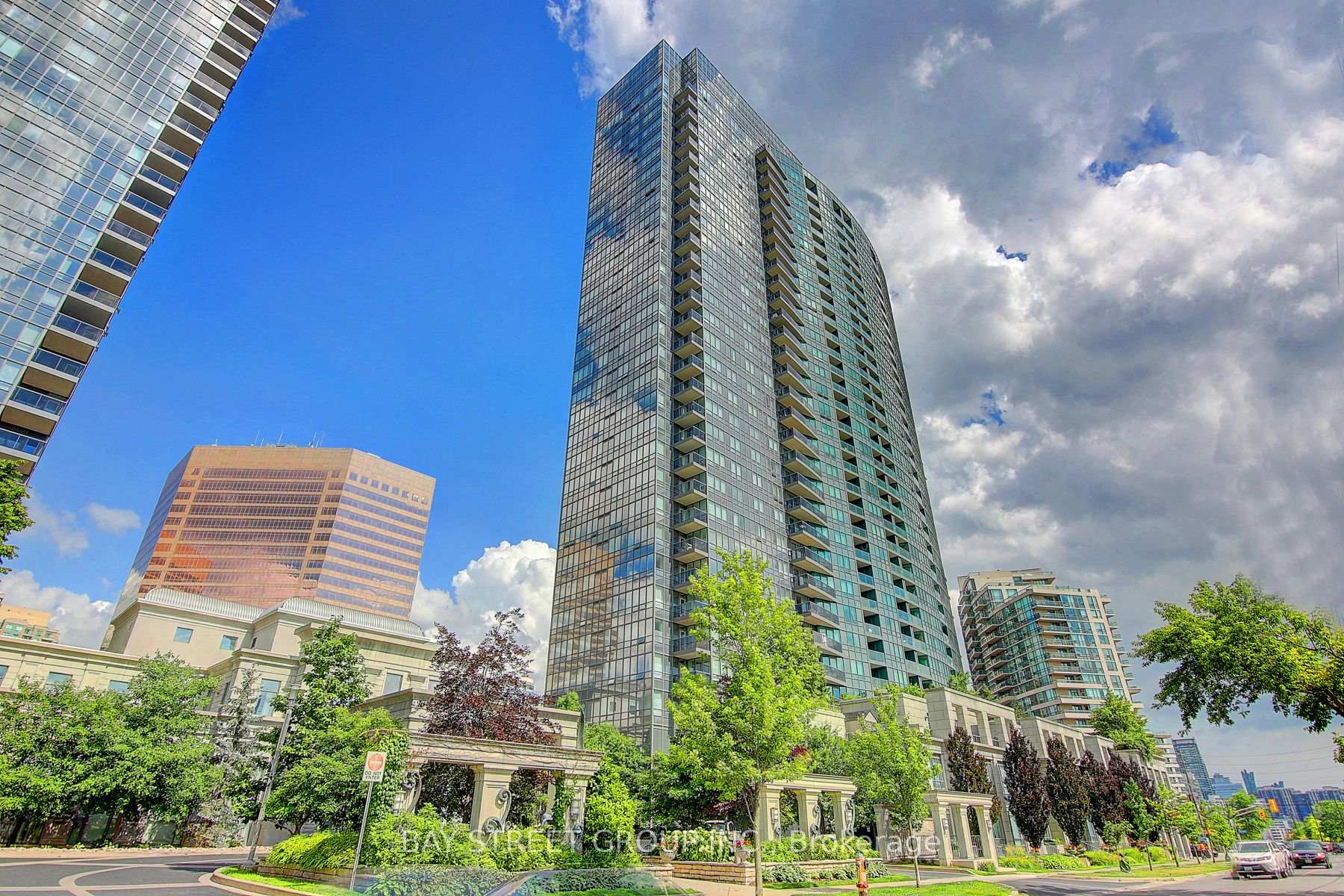 15 Greenview Avenue 1112, Toronto C07, ON M2M 4M7 — Toronto C07, Ontario