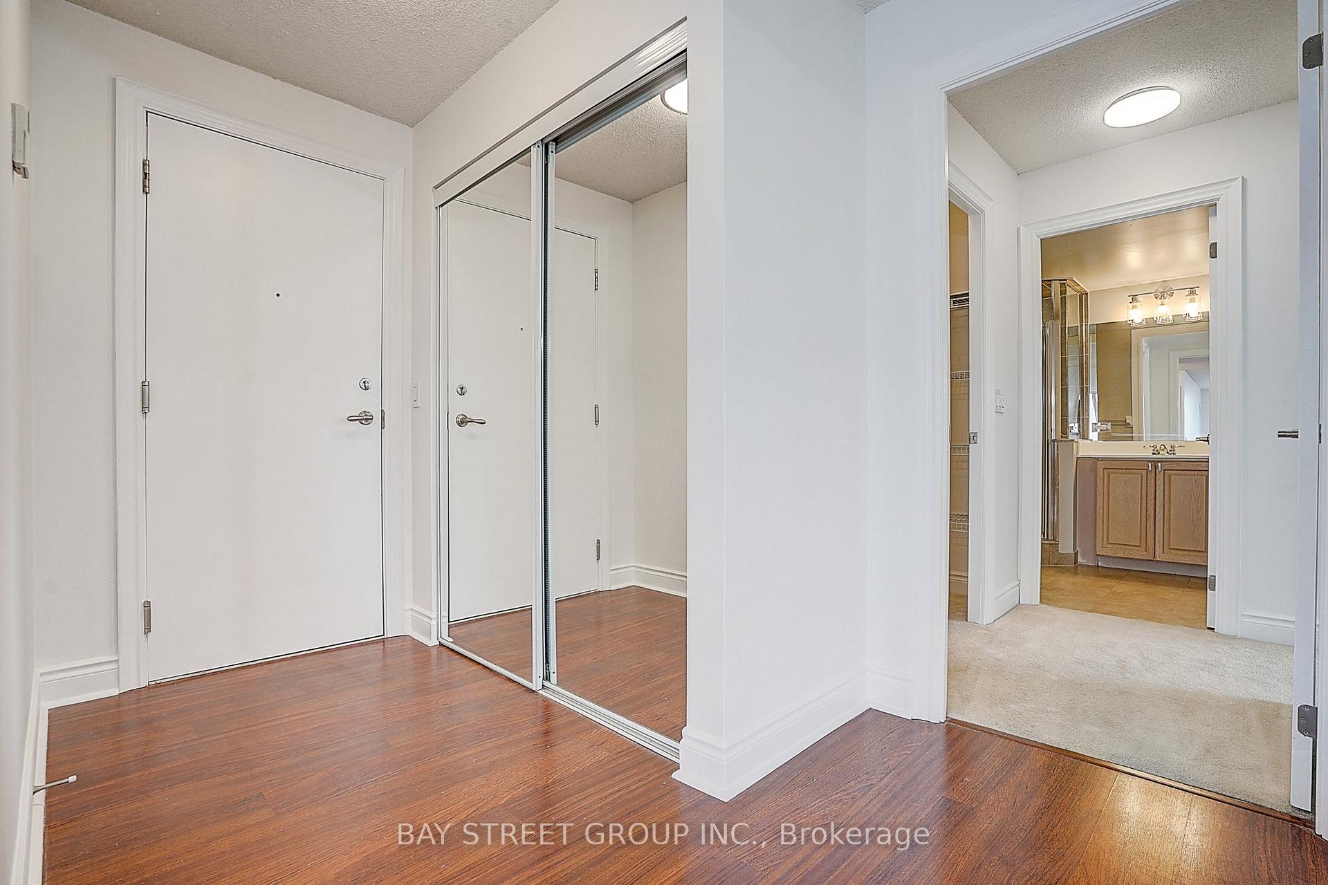 15 Greenview Avenue 1112, Toronto C07 — photo 4 of 5