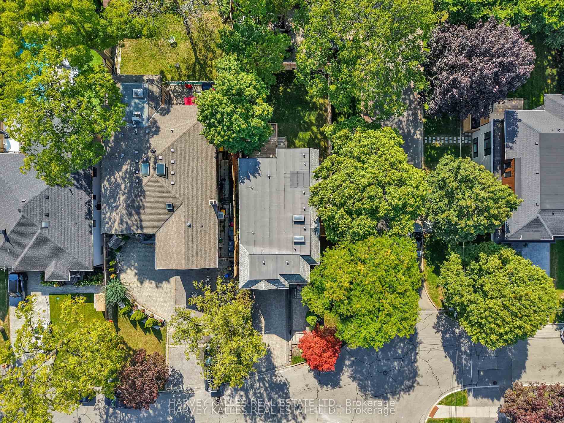 131 Bannockburn Avenue, Toronto C04 — photo 3 of 5
