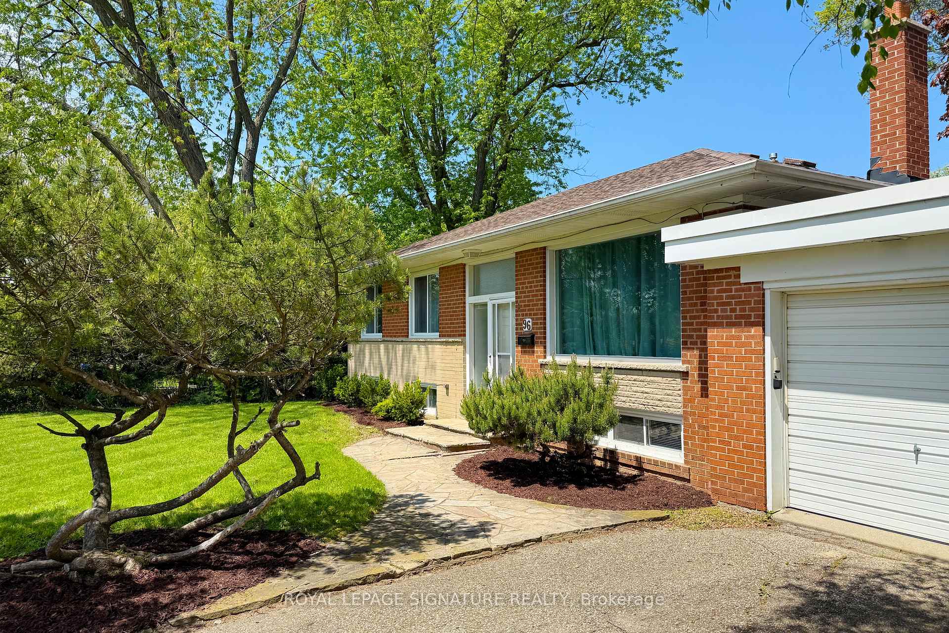 96 Elvaston Drive, Toronto C13 — photo 3 of 5