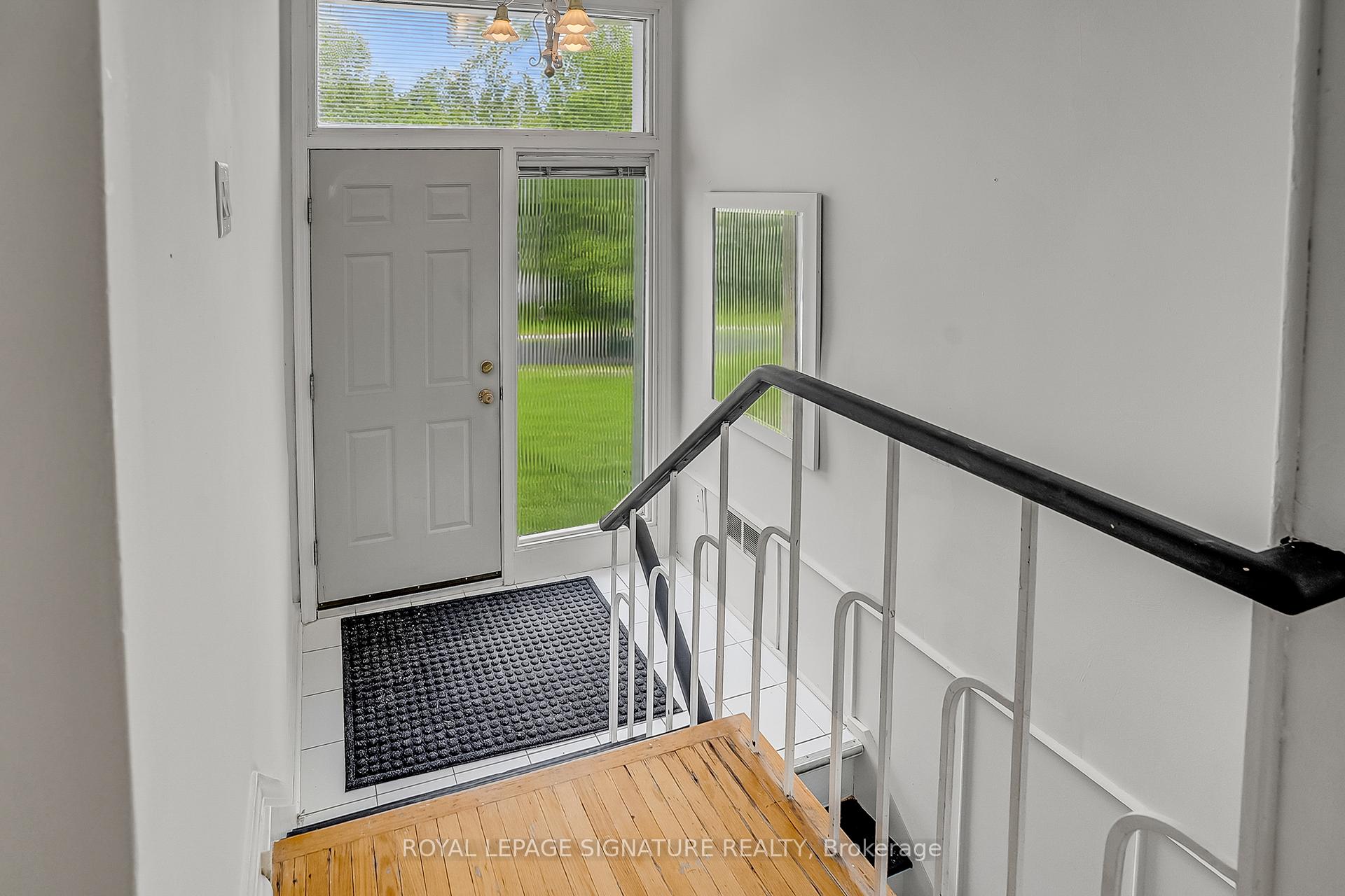 96 Elvaston Drive, Toronto C13 — photo 4 of 5