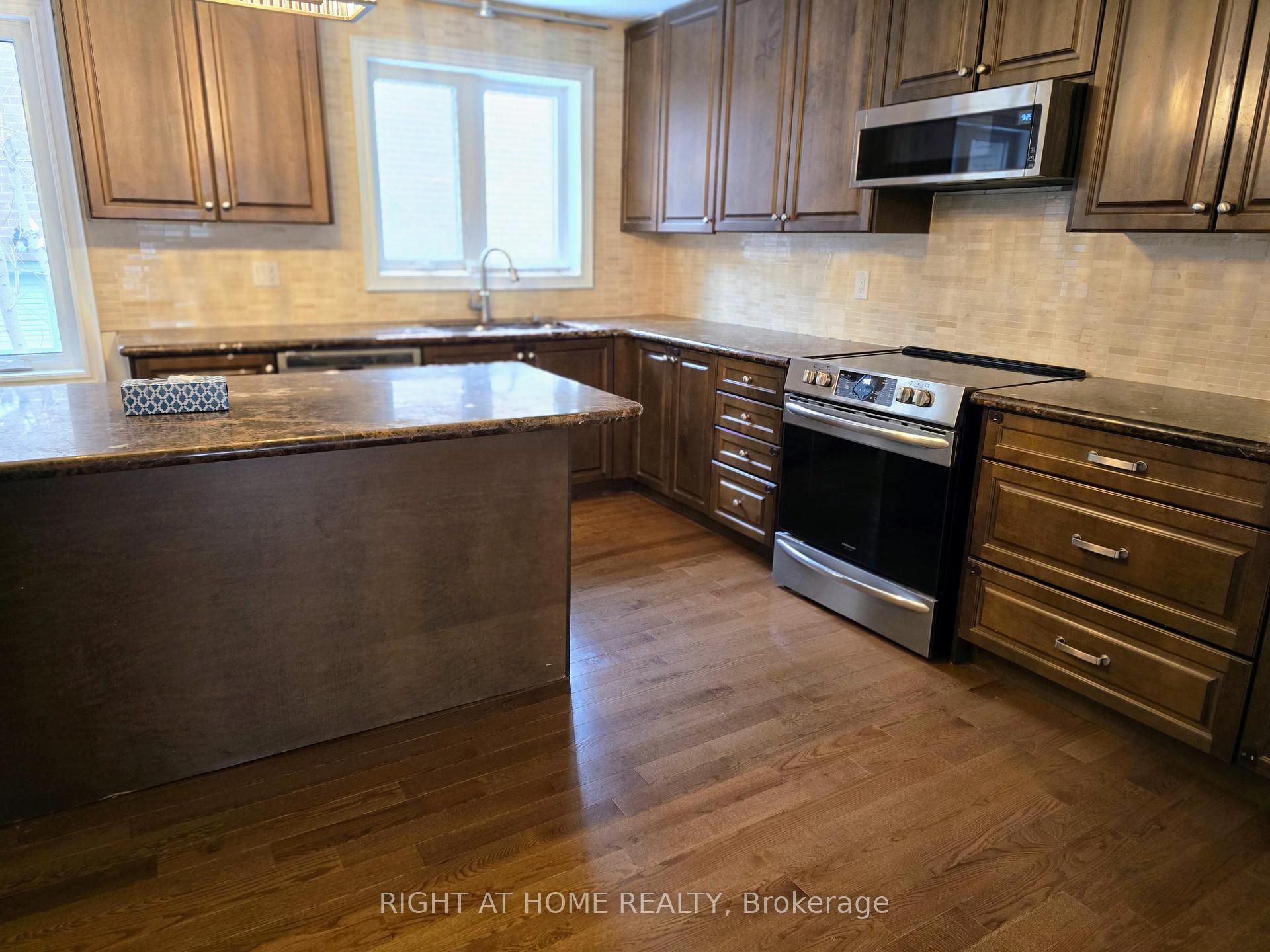 7 Foursome Crescent, Toronto C12, ON M2P 1W1 — Toronto C12, Ontario