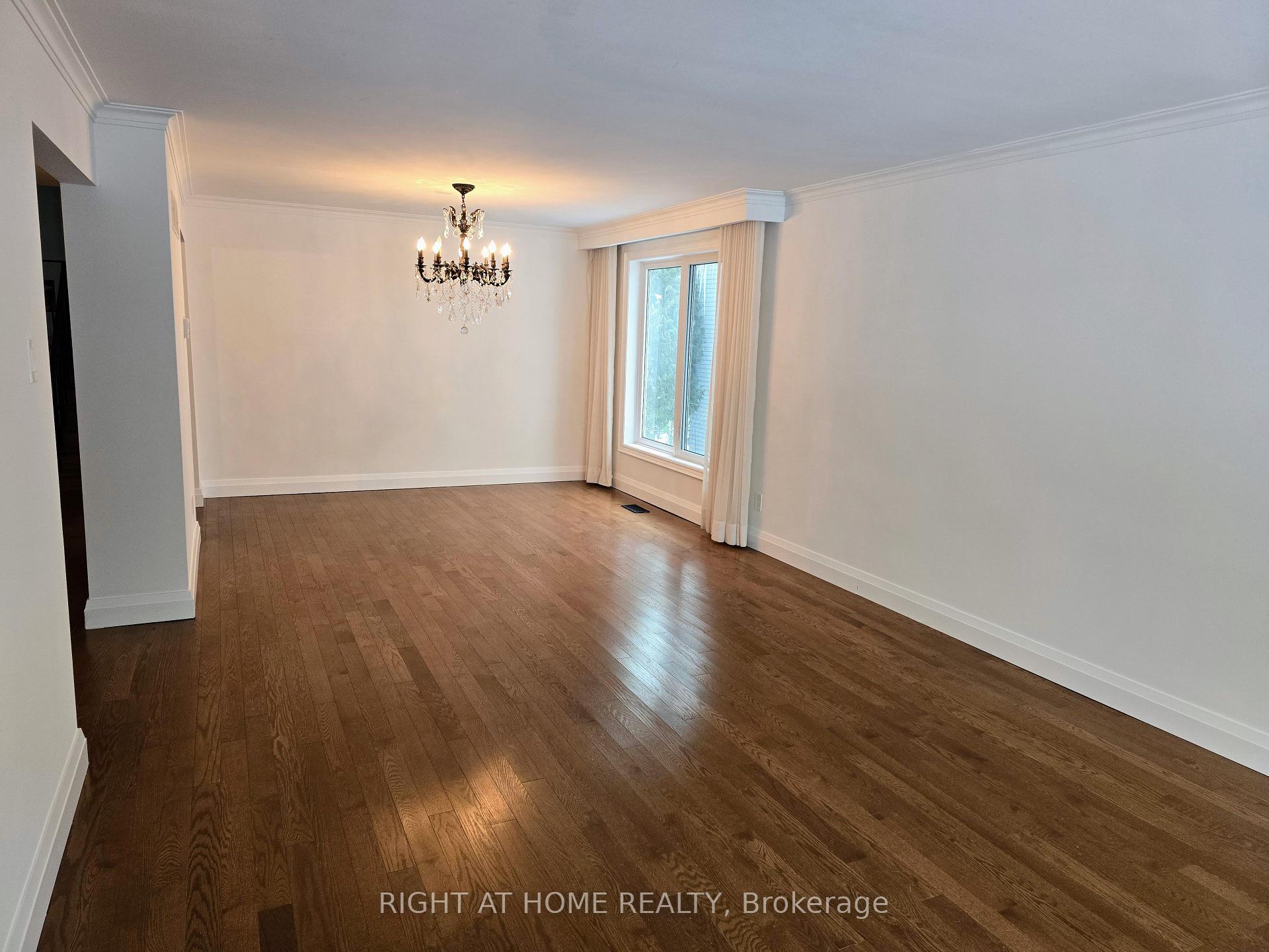 7 Foursome Crescent, Toronto C12 — photo 2 of 5