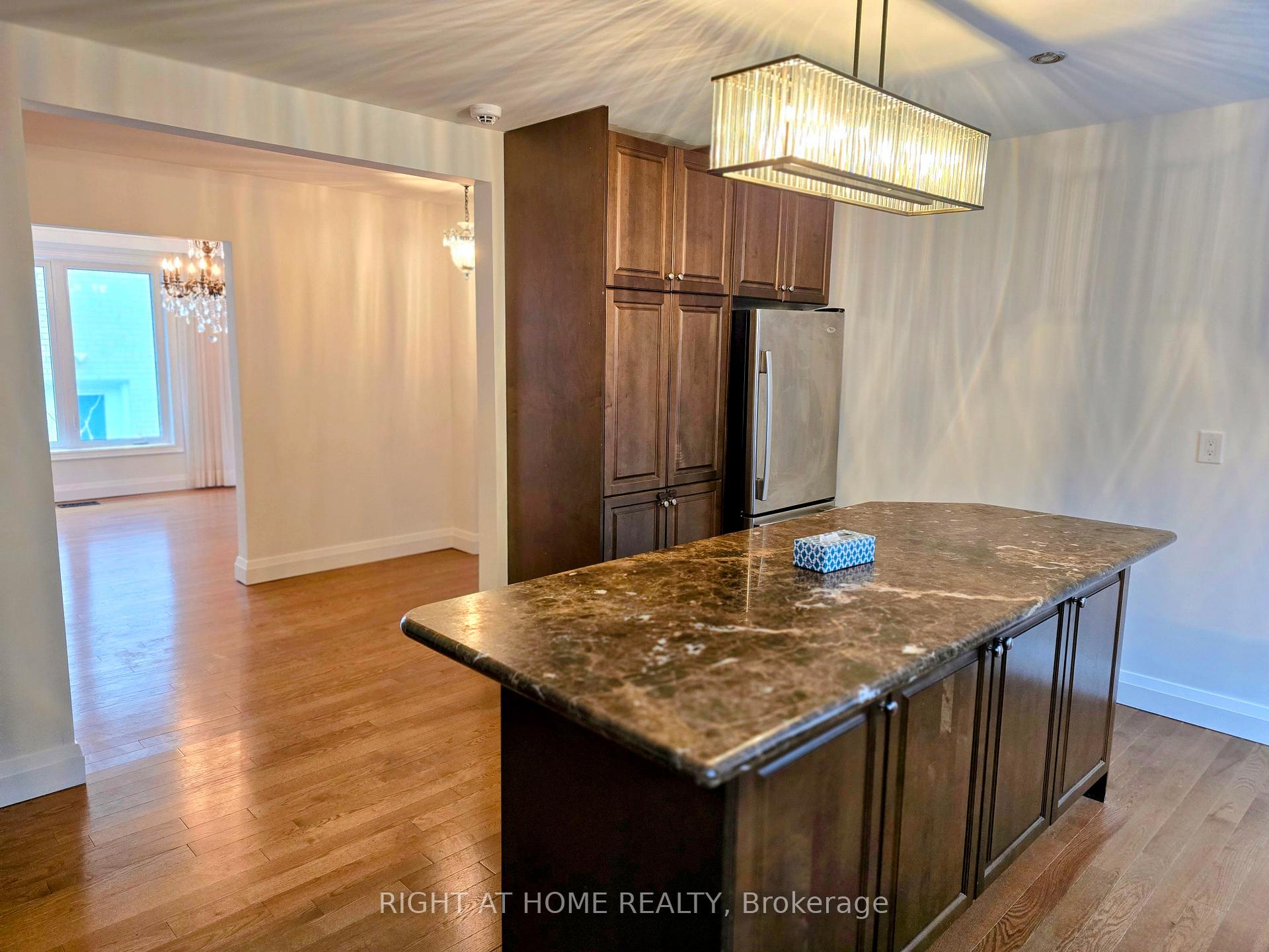 7 Foursome Crescent, Toronto C12 — photo 4 of 5
