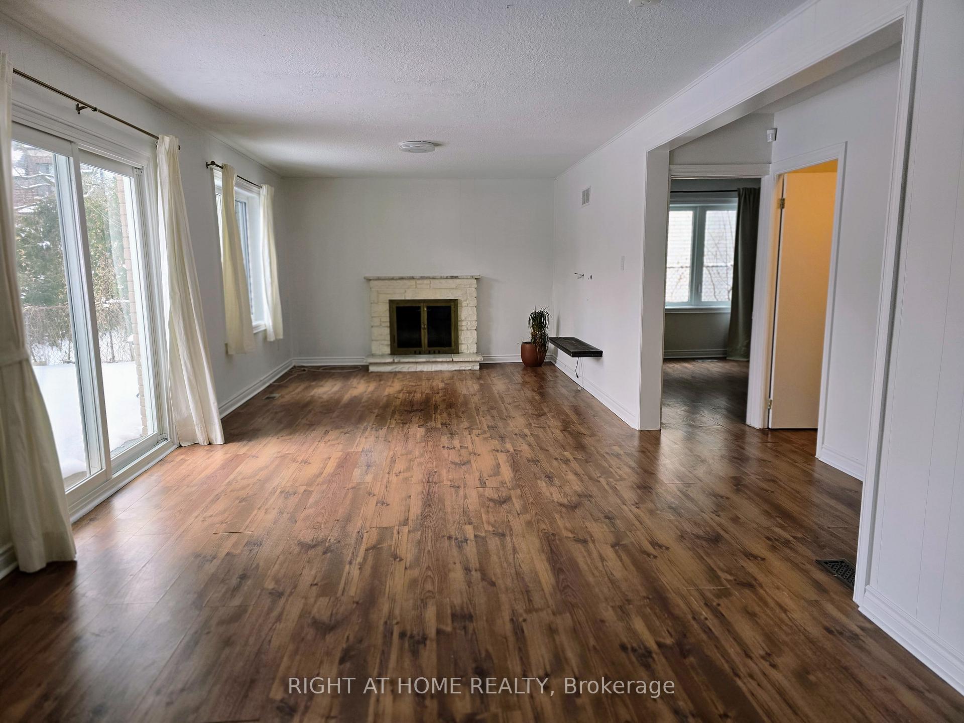 7 Foursome Crescent, Toronto C12 — photo 5 of 5