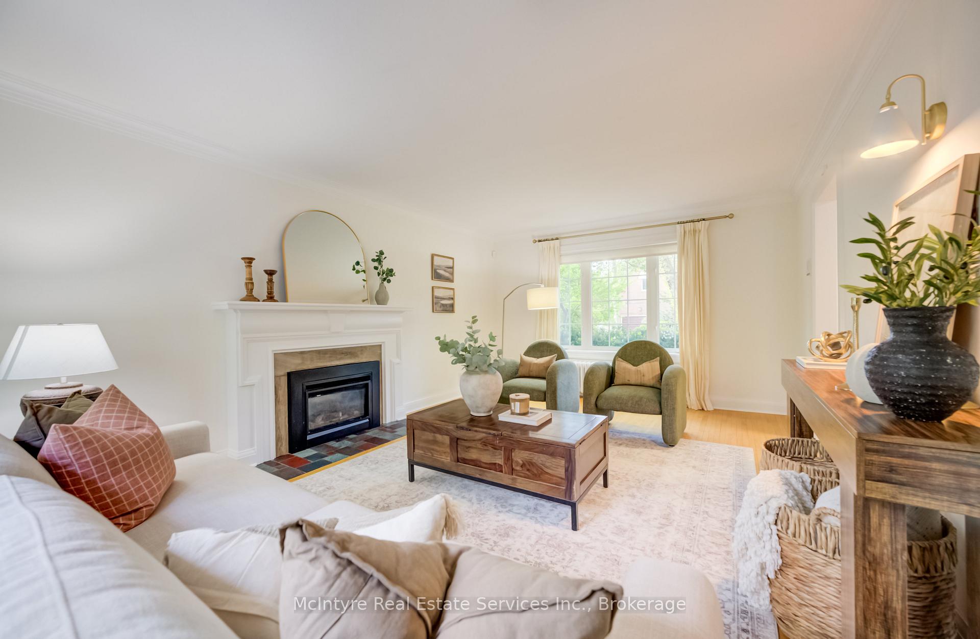 560 Blythwood Road, Toronto C12 — photo 5 of 5
