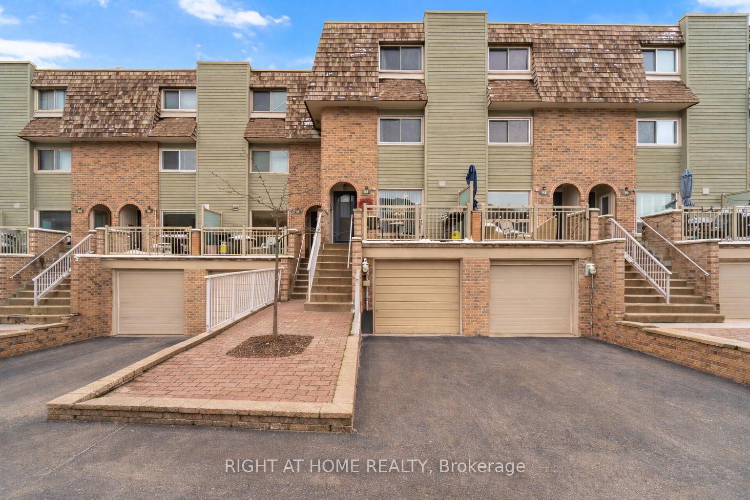 94 Dutch Myrtle Way, Toronto C13, ON M3B 3K8 — Toronto C13, Ontario