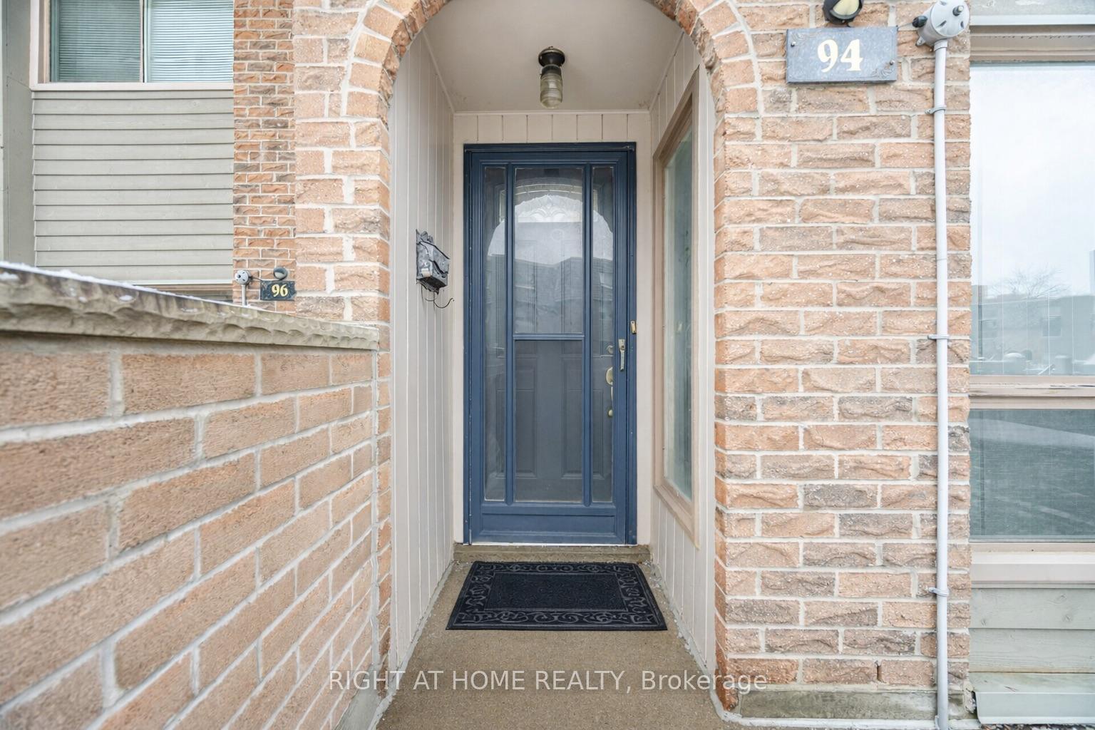 94 Dutch Myrtle Way, Toronto C13 — photo 2 of 5