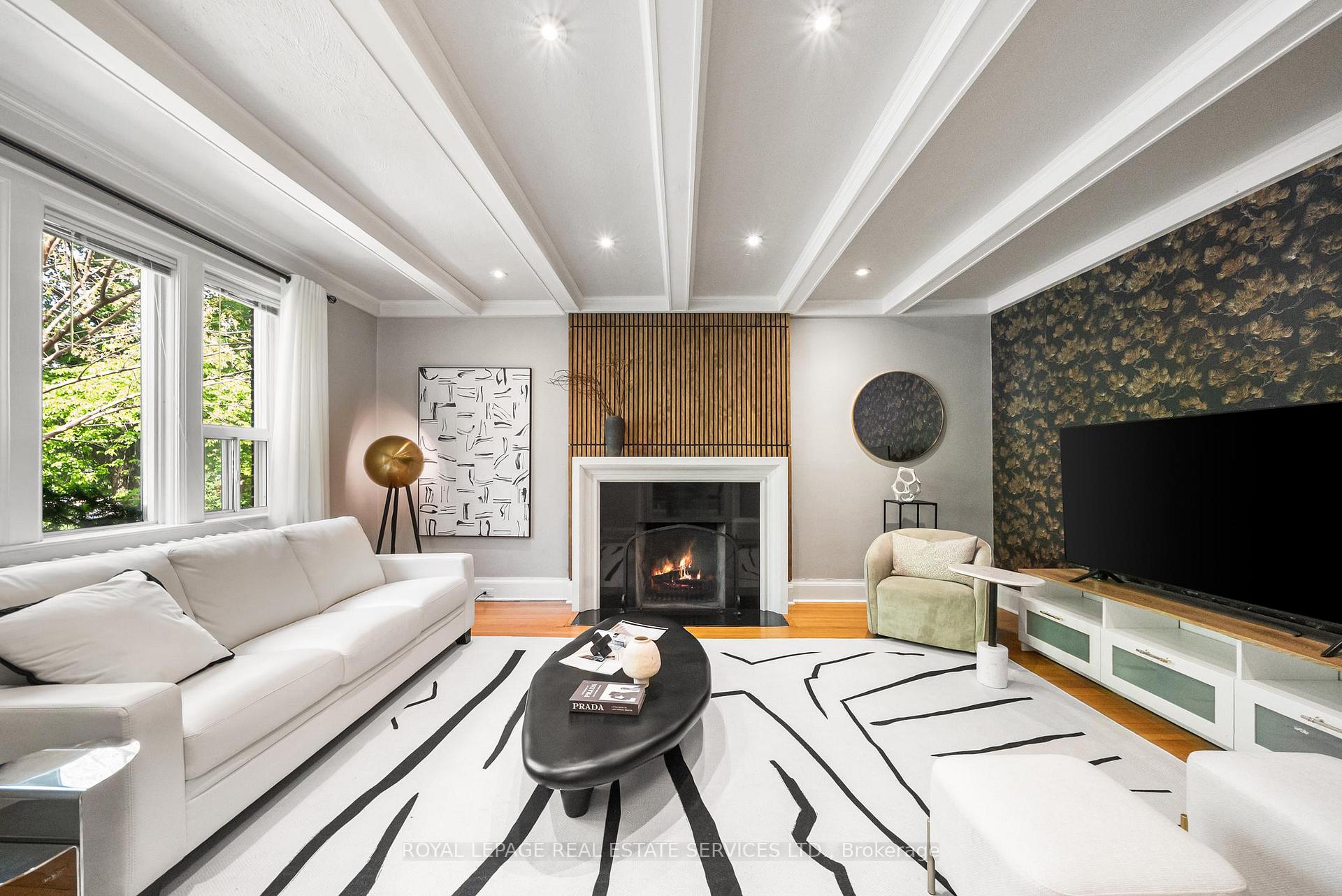 202 Dinnick Crescent, Toronto C04 — photo 4 of 5
