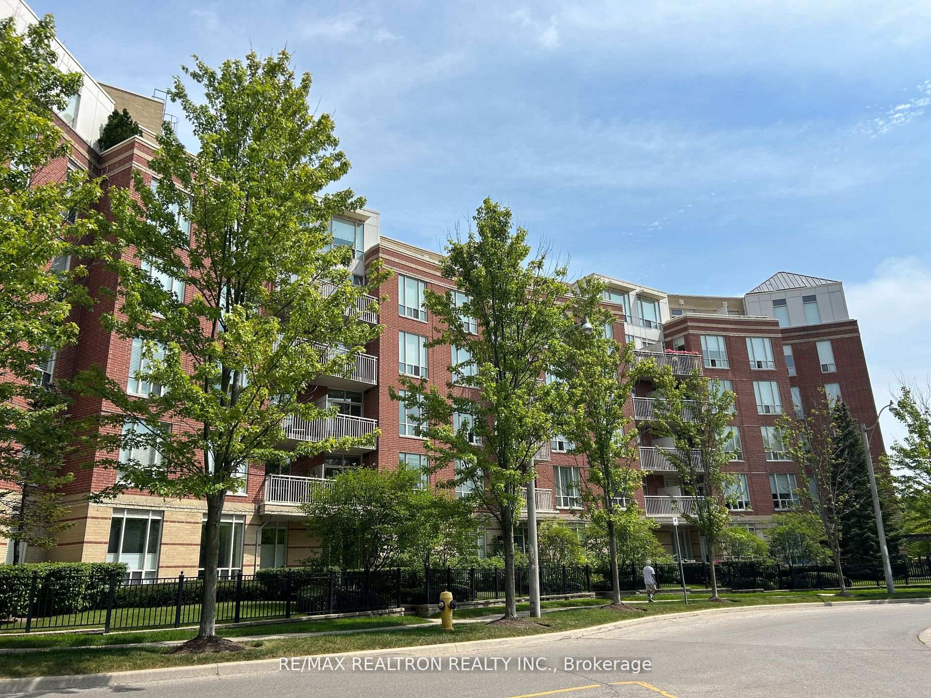 451 Rosewell Avenue 607, Toronto C04 — photo 2 of 5