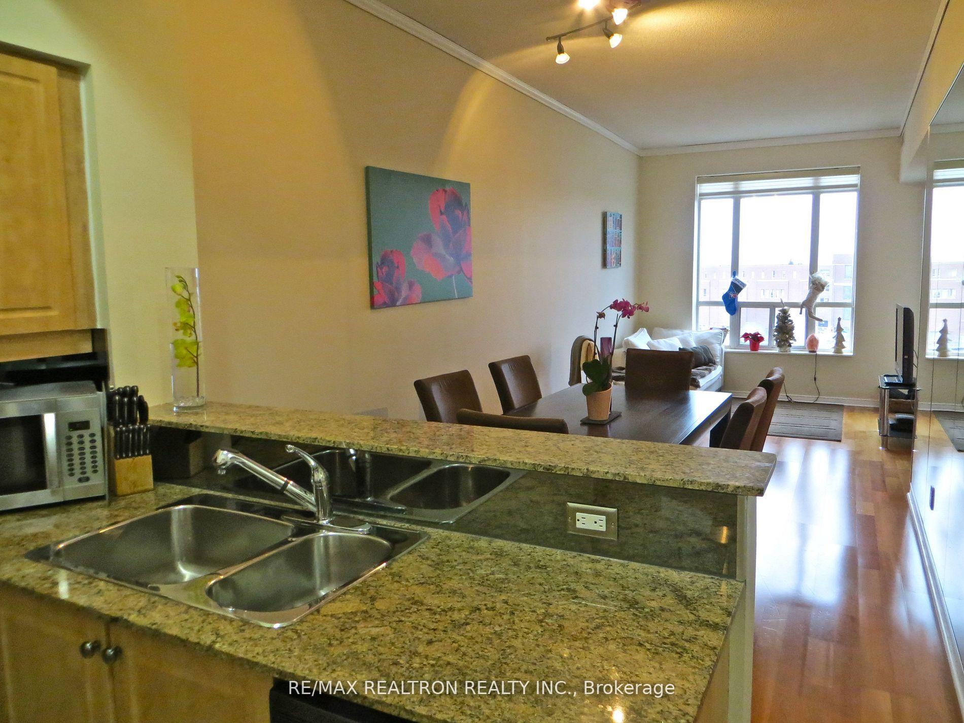 451 Rosewell Avenue 607, Toronto C04 — photo 4 of 5