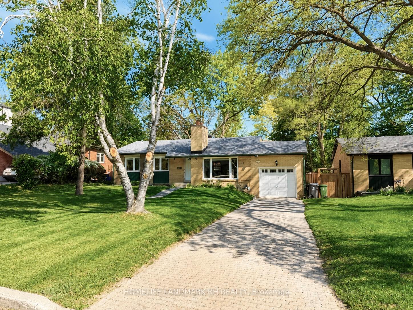8 Southwell Drive, Toronto C13, ON M3B 2N7 — Toronto C13, Ontario