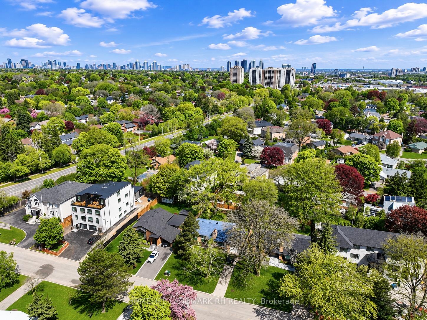 8 Southwell Drive, Toronto C13 — photo 2 of 5