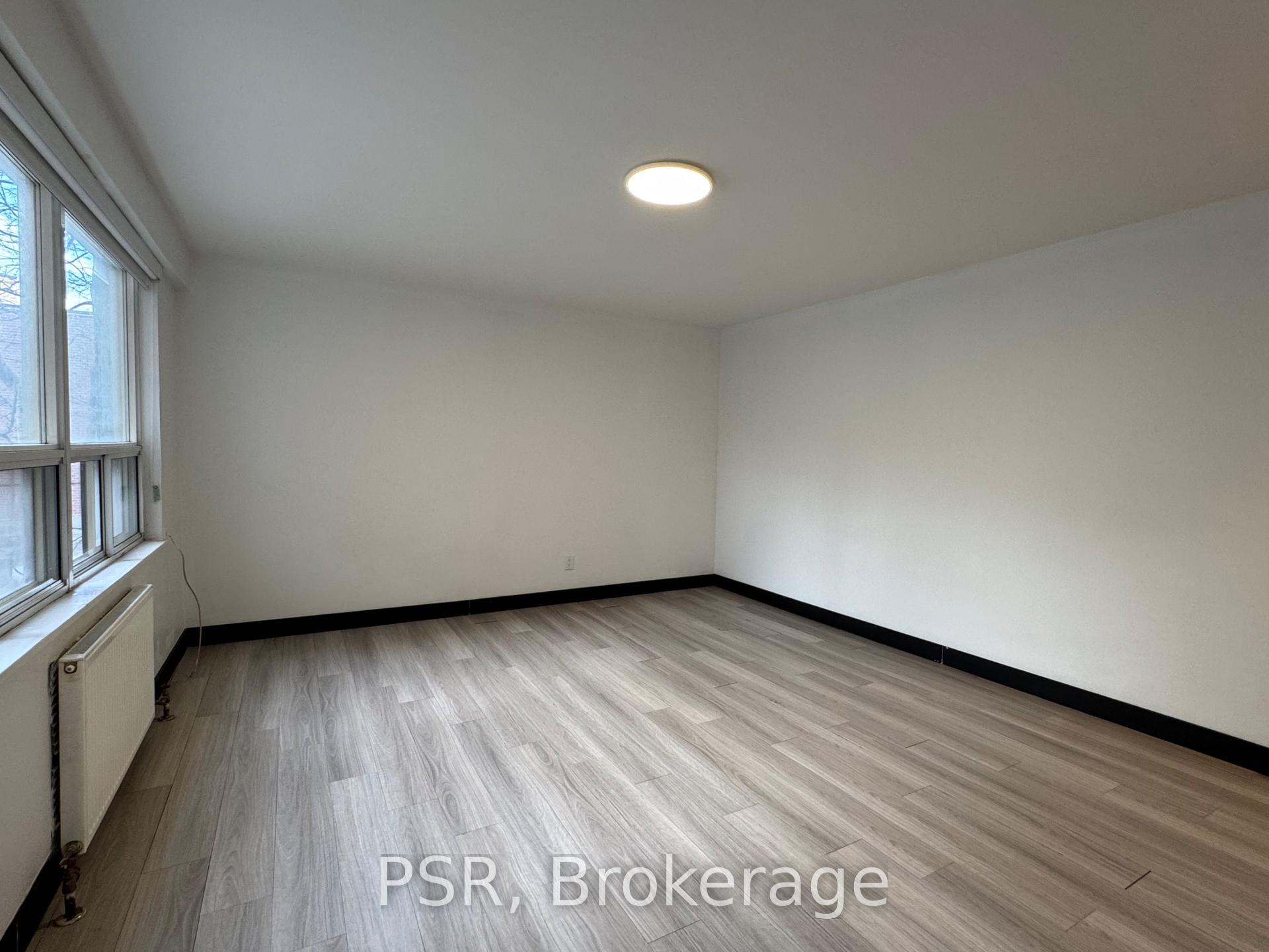 600 Eglinton Avenue W 105, Toronto C04 — photo 2 of 5