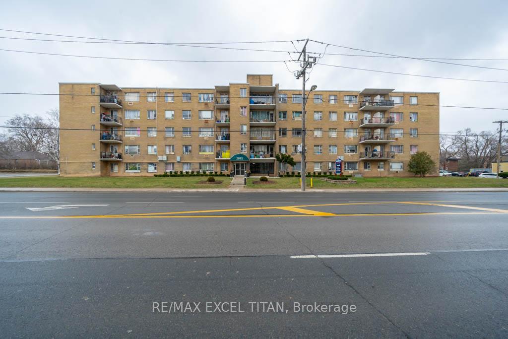 2895 Bathurst Street 111, Toronto C04, ON M6H 3A8 — Toronto C04, Ontario