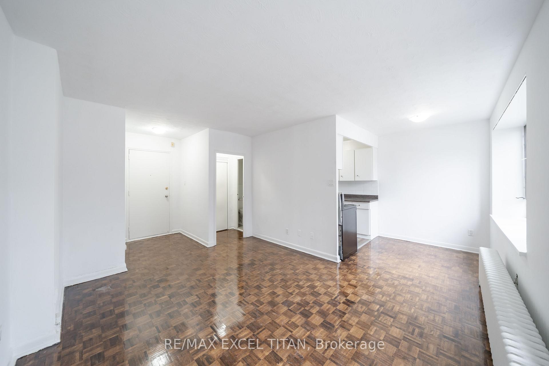 2895 Bathurst Street 108, Toronto C04 — photo 3 of 5