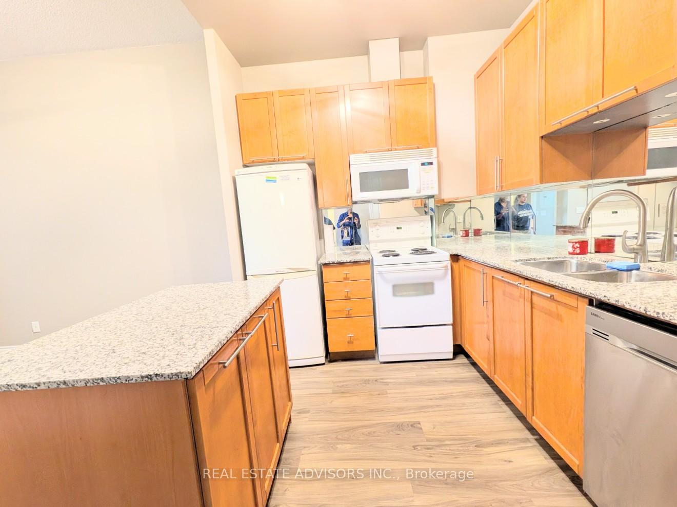 1103 Leslie Street 101, Toronto C13 — photo 4 of 5