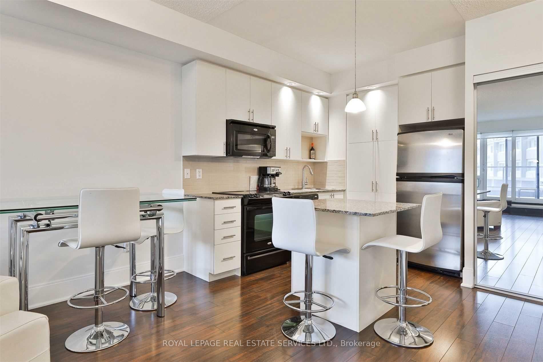 181 Wynford Drive 412, Toronto C13 — photo 4 of 5