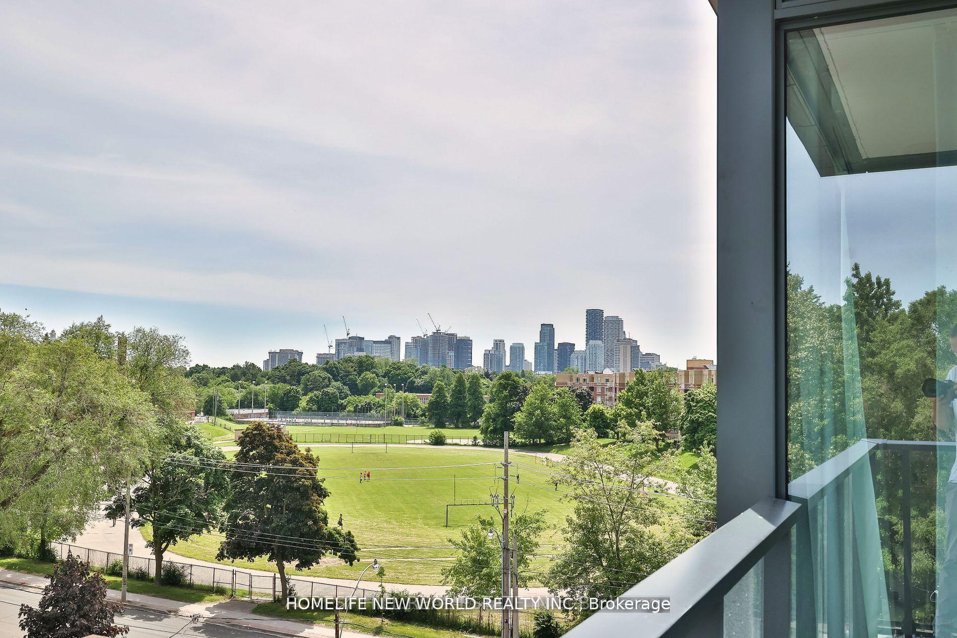 250 Lawrence Avenue W 716, Toronto C04 — photo 4 of 5