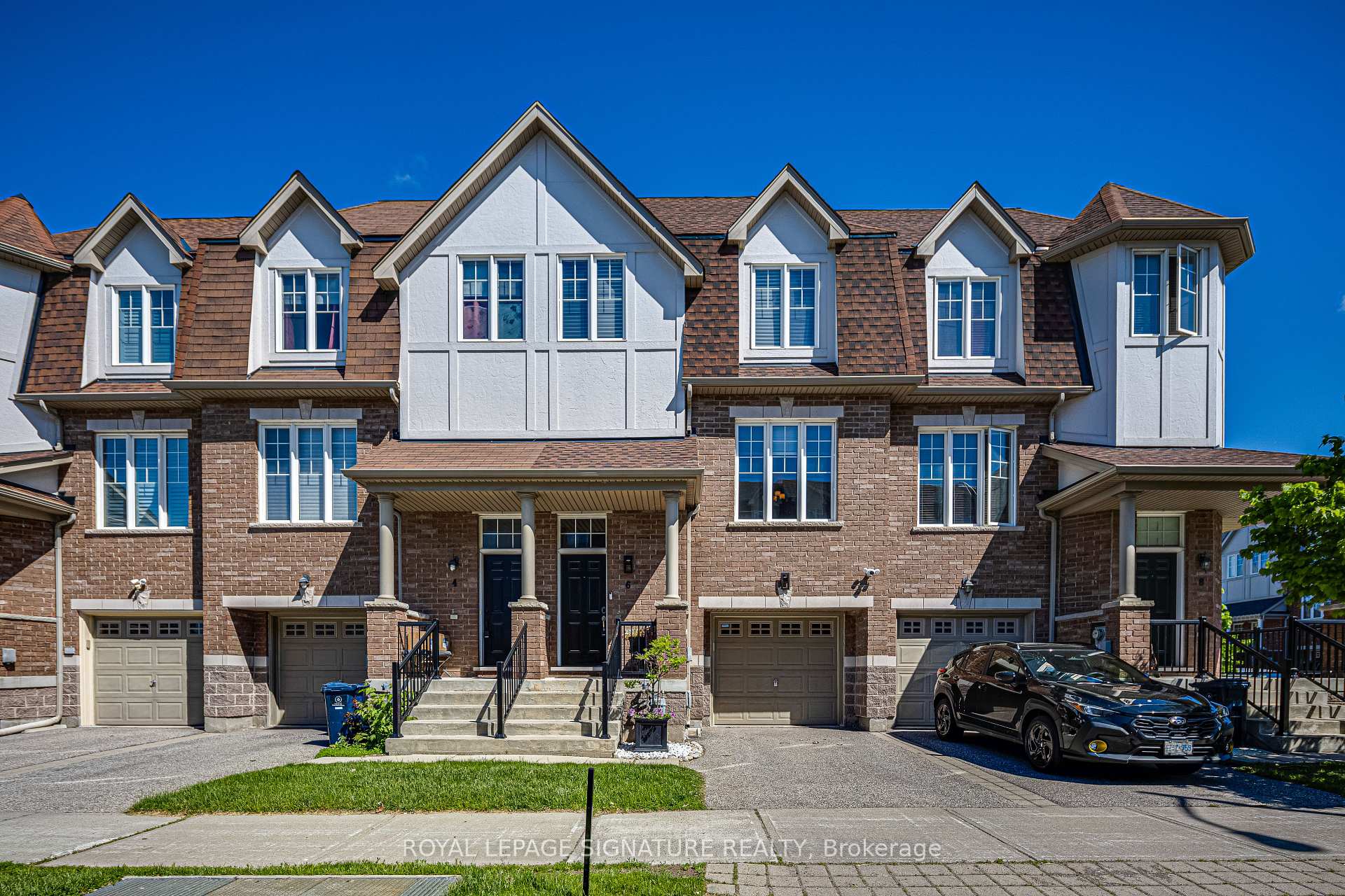 6 Collip Place, Toronto C13, ON M4A 1Y3 — Toronto C13, Ontario