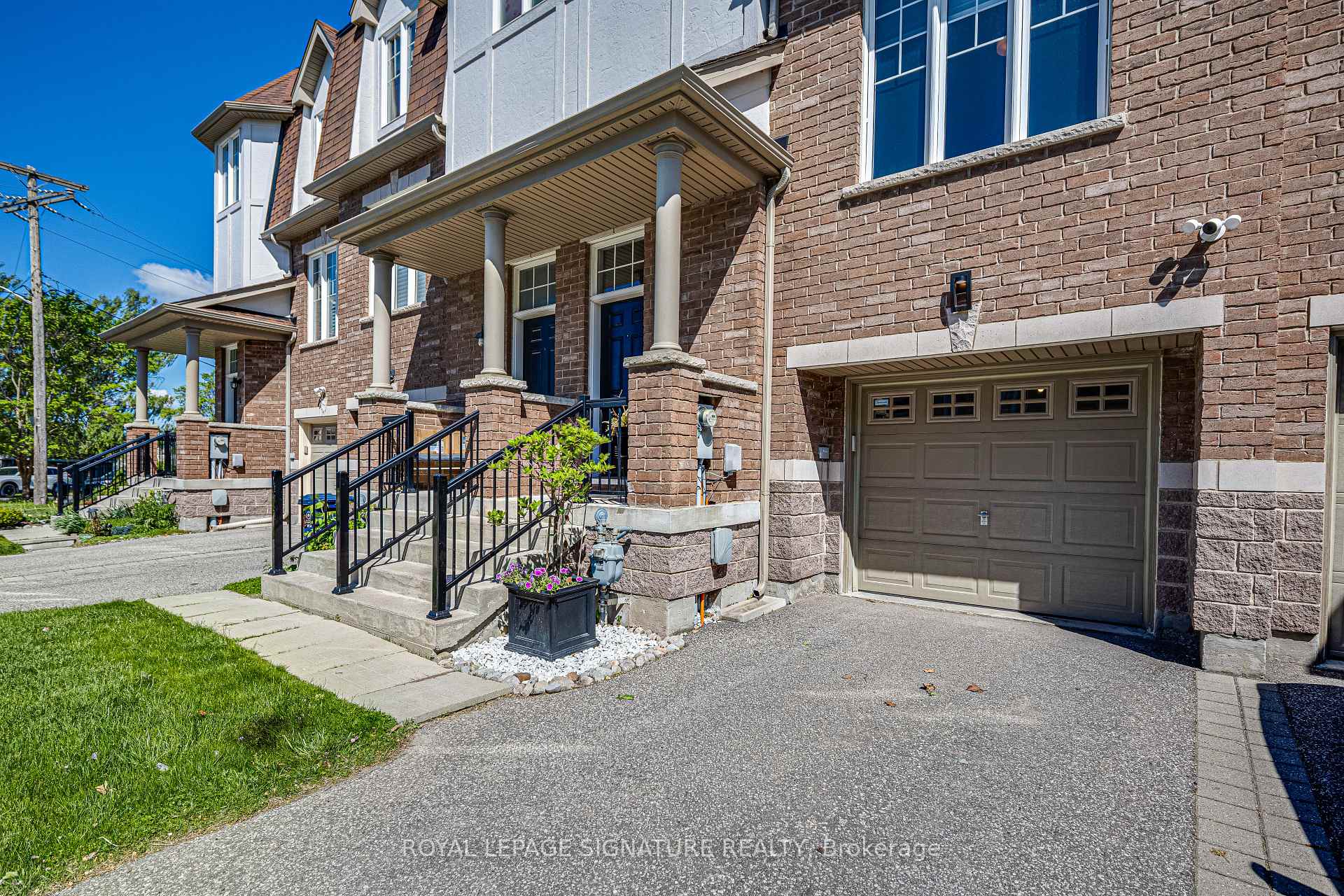 6 Collip Place, Toronto C13 — photo 2 of 5