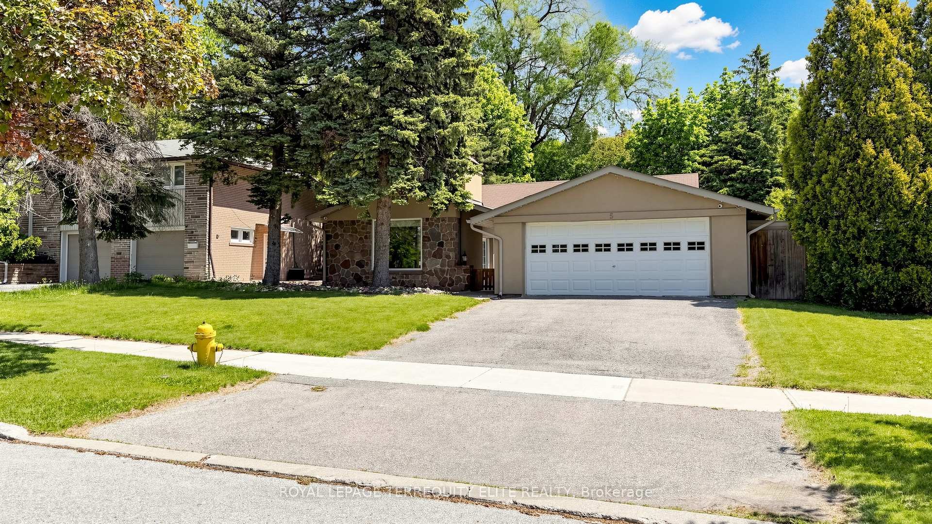 5 Valentine Drive, Toronto C13 — photo 2 of 5