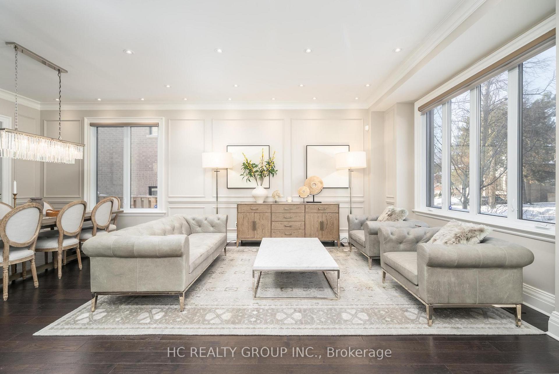 11 Chipstead Road, Toronto C13 — photo 2 of 5