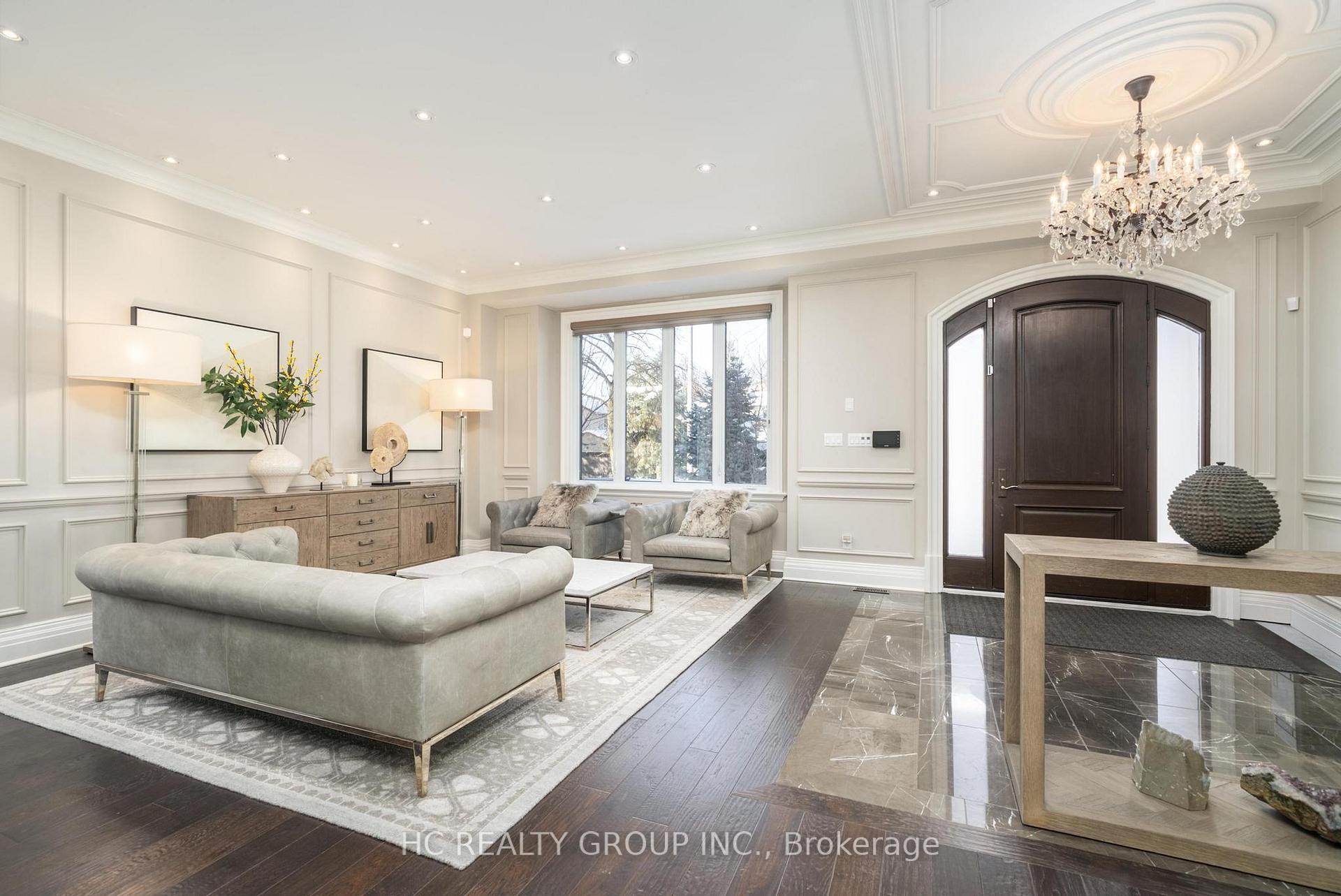 11 Chipstead Road, Toronto C13 — photo 3 of 5
