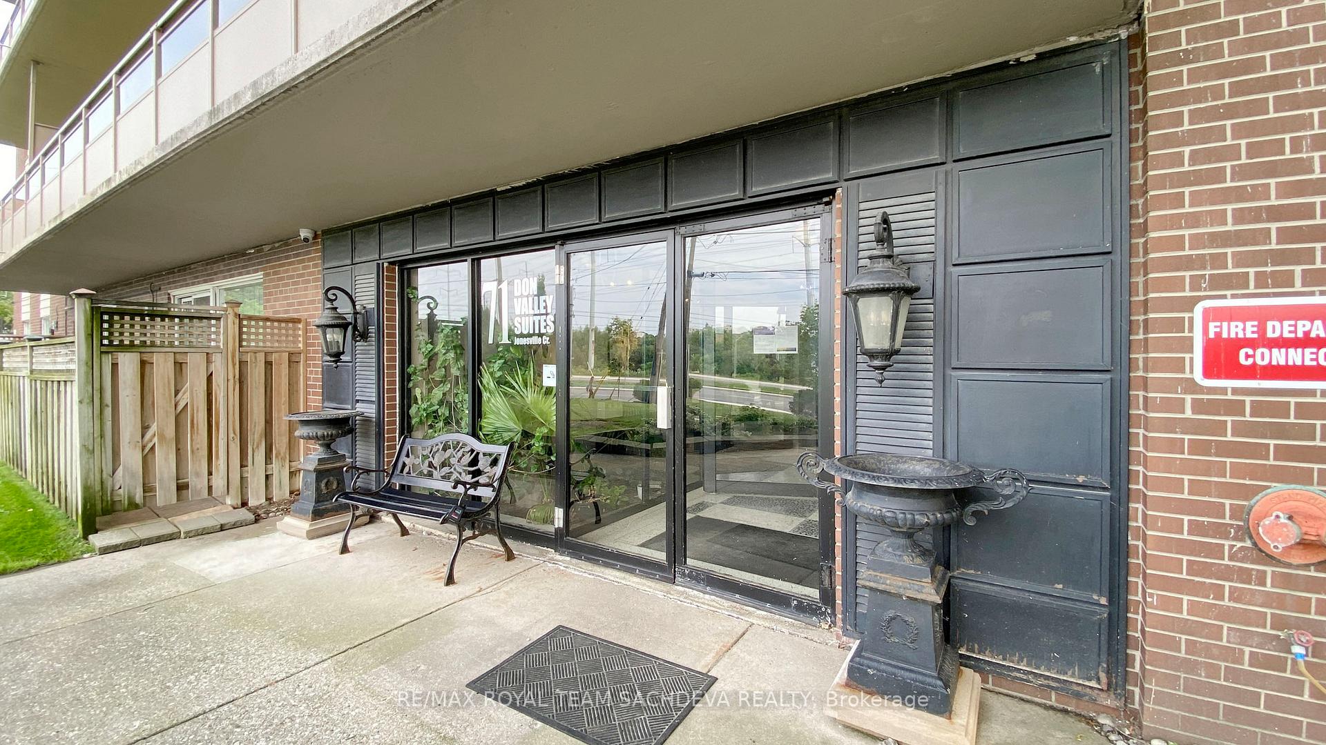 71 Jonesville Crescent 305, Toronto C13 — photo 3 of 5