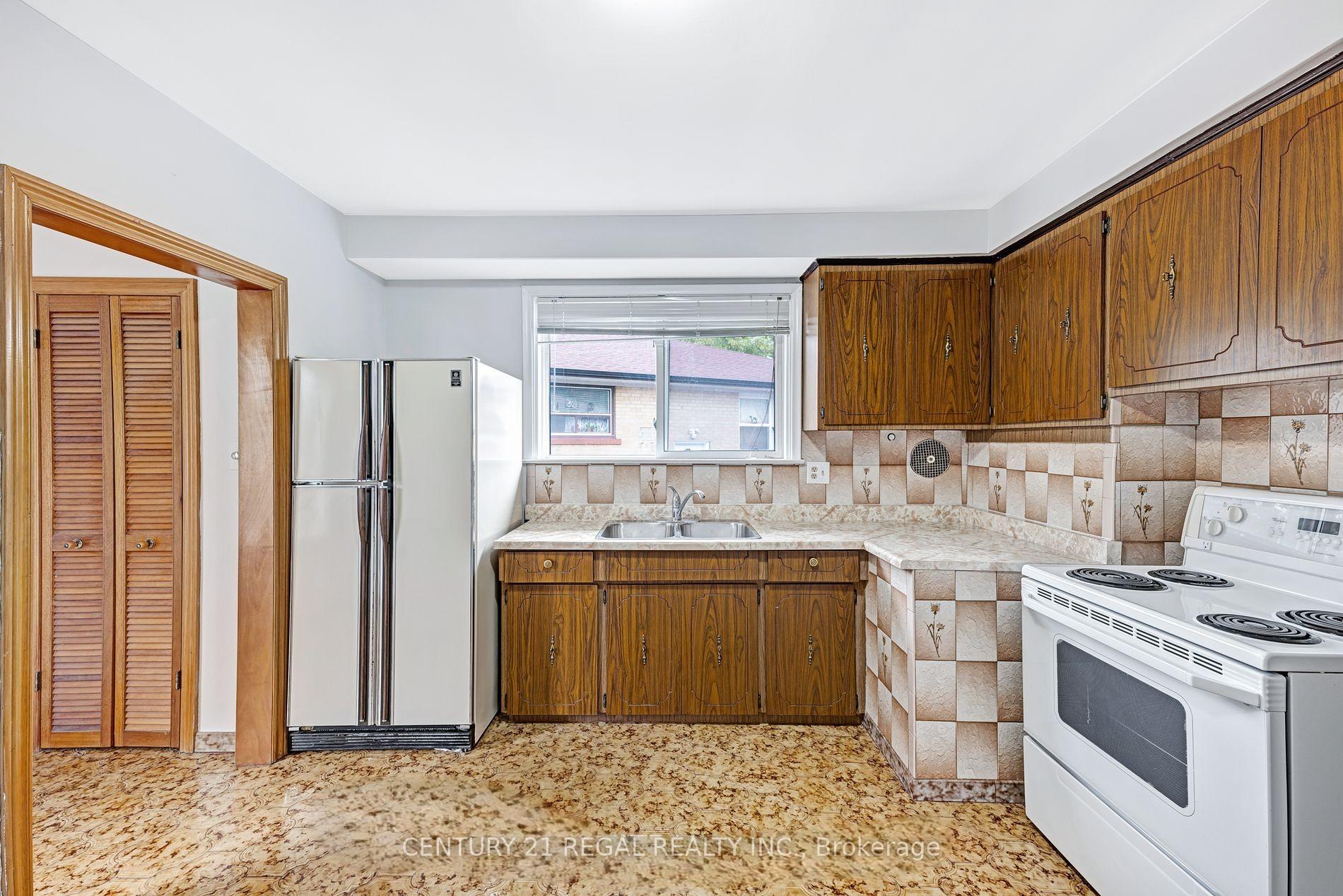 79 Combermere Drive, Toronto C13 — photo 3 of 5
