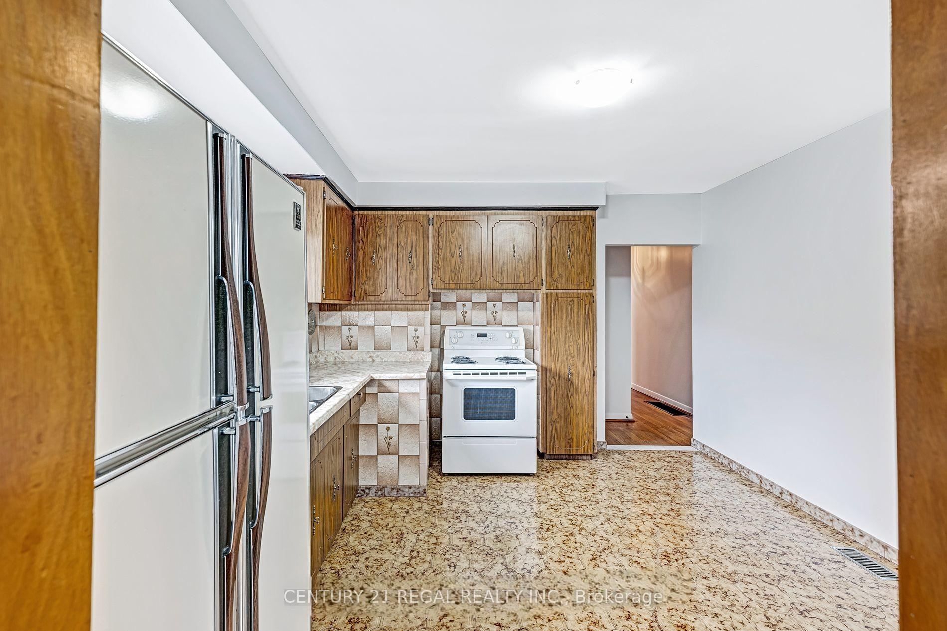 79 Combermere Drive, Toronto C13 — photo 4 of 5