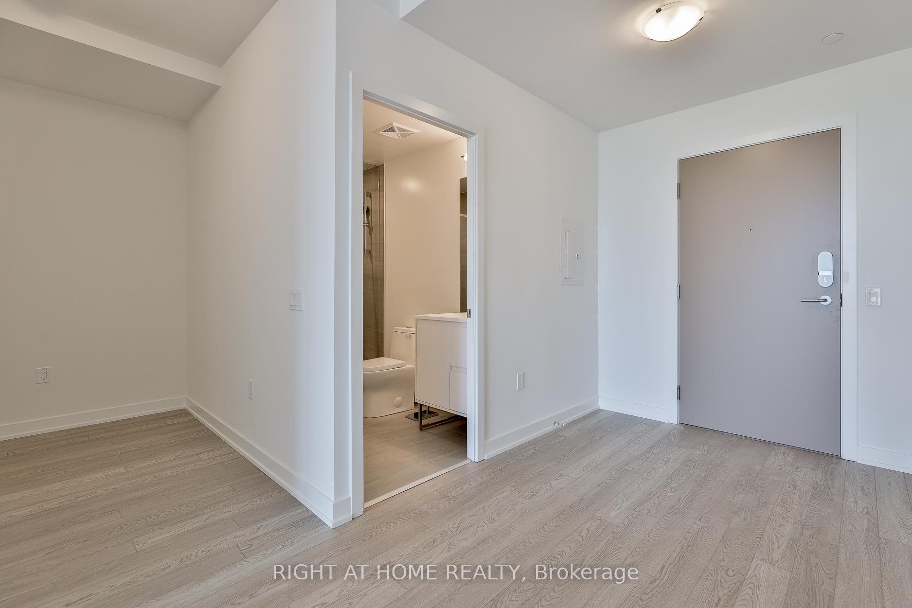 1 KYLE LOWRY Drive 616, Toronto C13 — photo 4 of 5