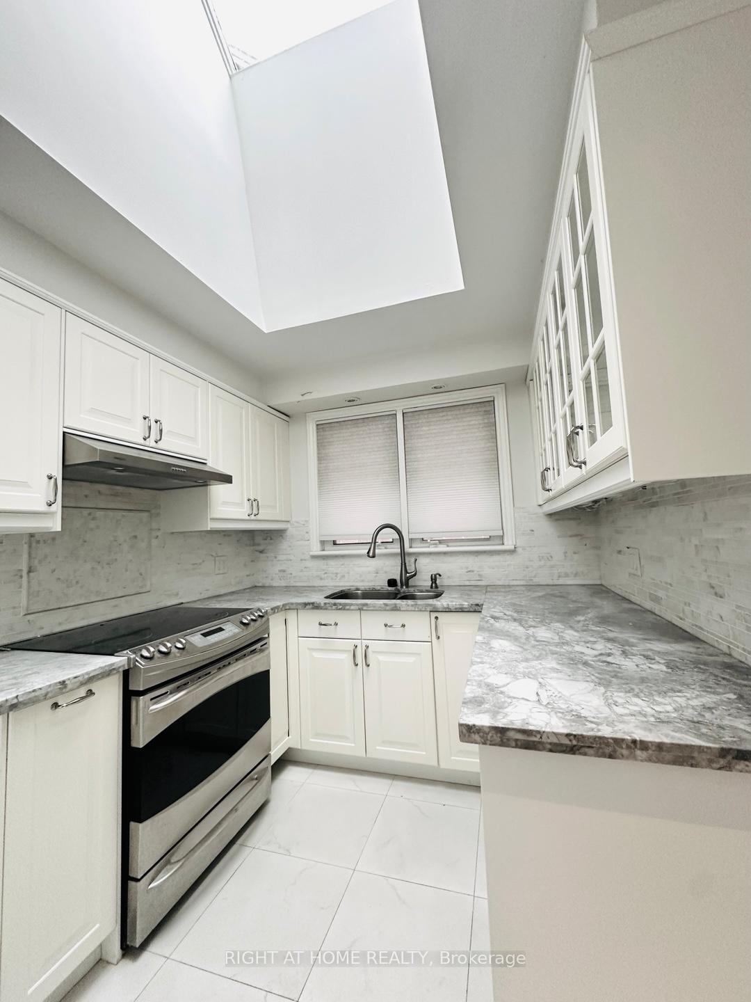 69 Haddington Avenue, Toronto C04 — photo 4 of 5