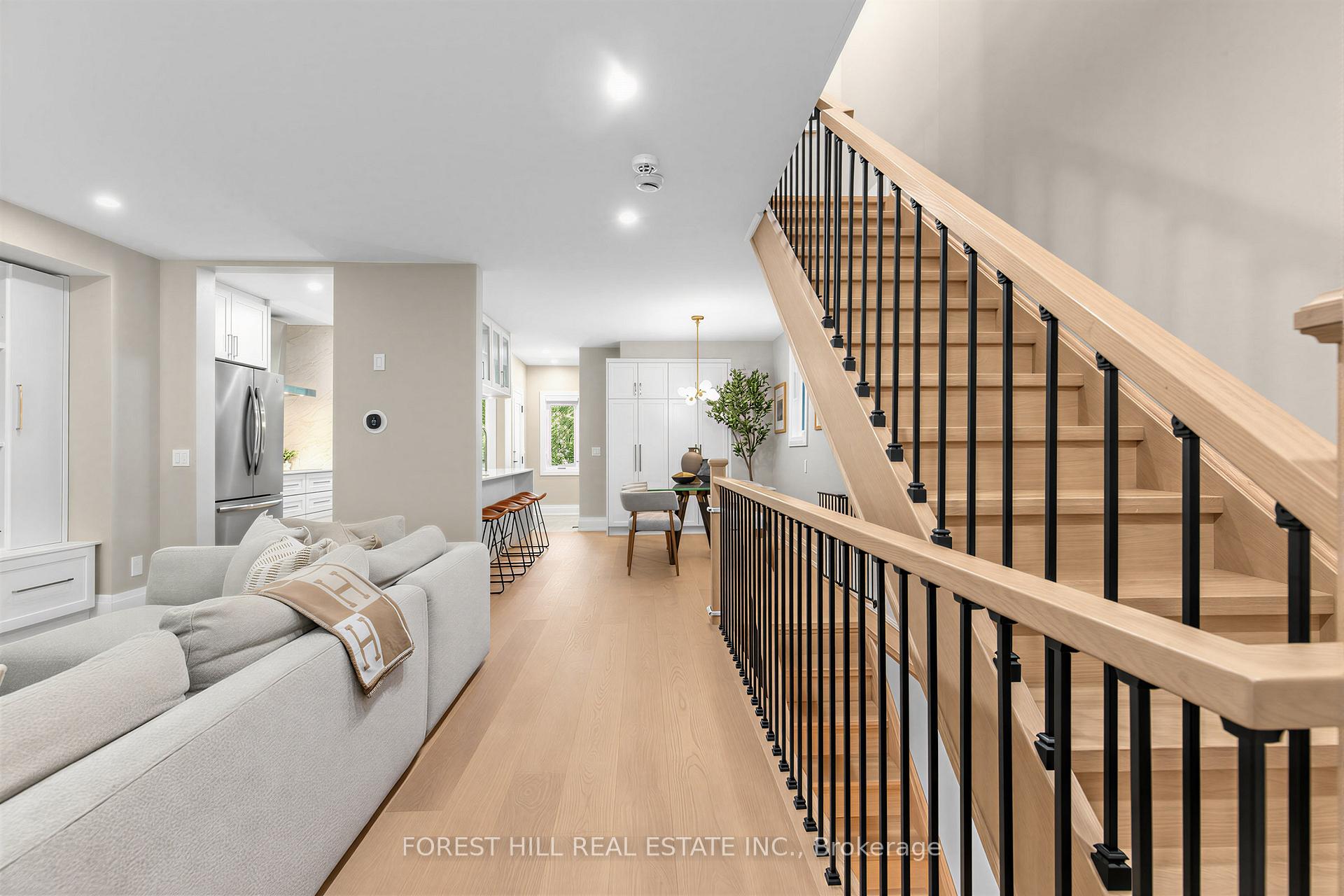35 Park Hill Road, Toronto C04 — photo 3 of 5