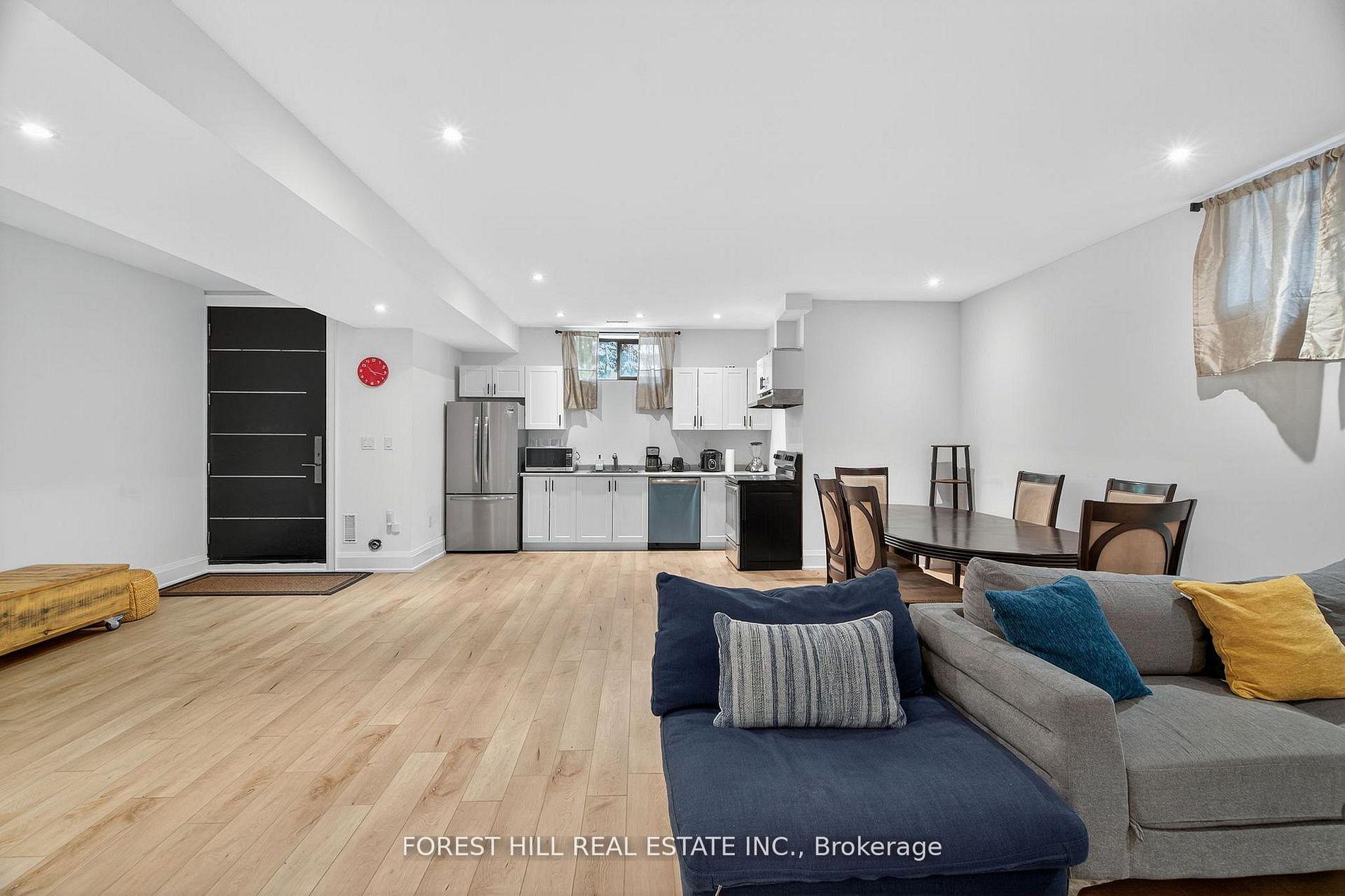 645 Coldstream Avenue BSMT, Toronto C04 — photo 2 of 5