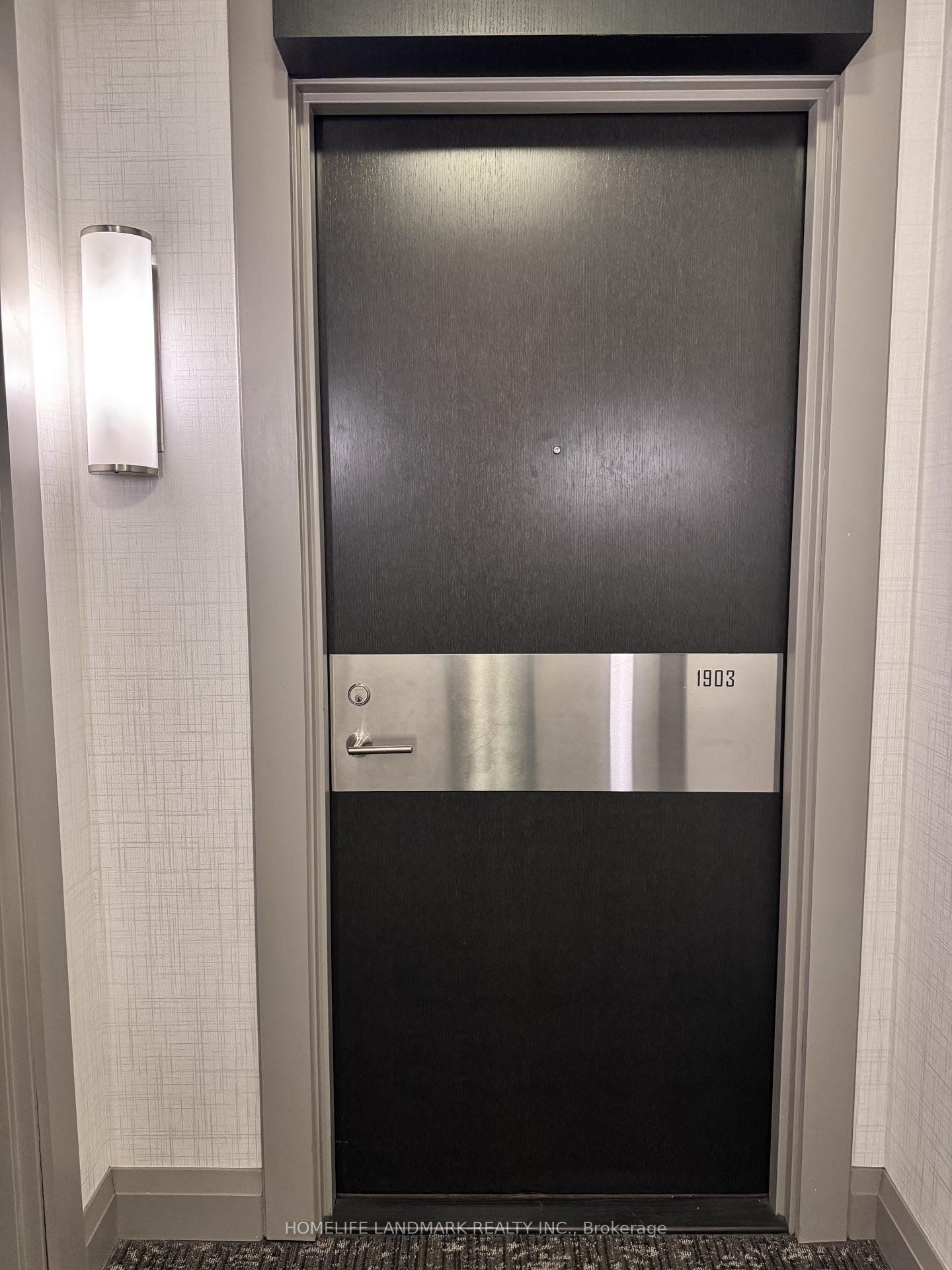 18 Graydon Hall Drive 1903, Toronto C13 — photo 3 of 5