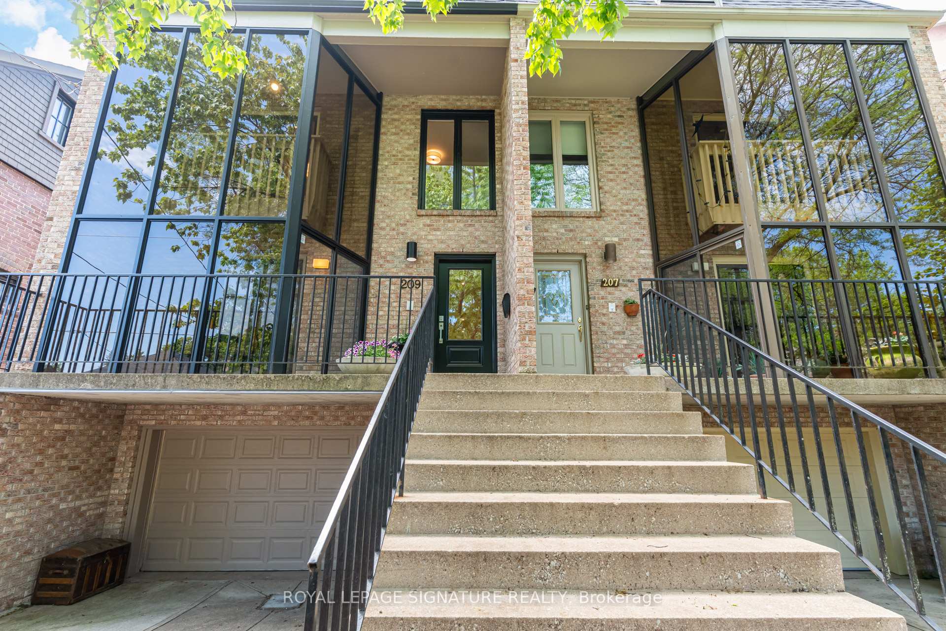 209 Ranleigh Avenue, Toronto C04 — photo 2 of 5