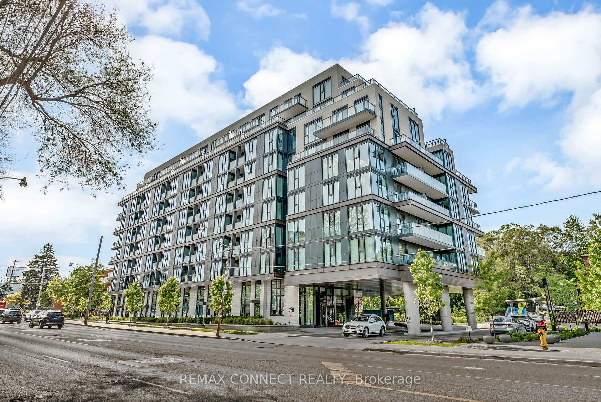 250 Lawrence Avenue W 504, Toronto C04 — photo 2 of 5