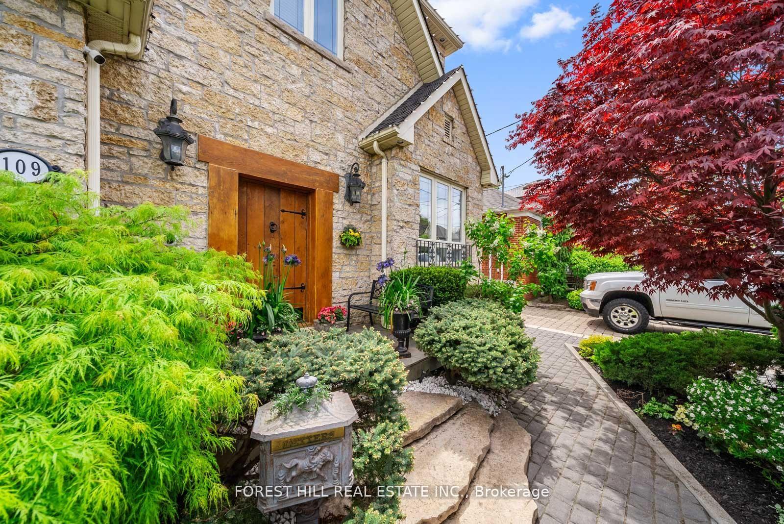 109 Dell Park Avenue, Toronto C04 — photo 2 of 5